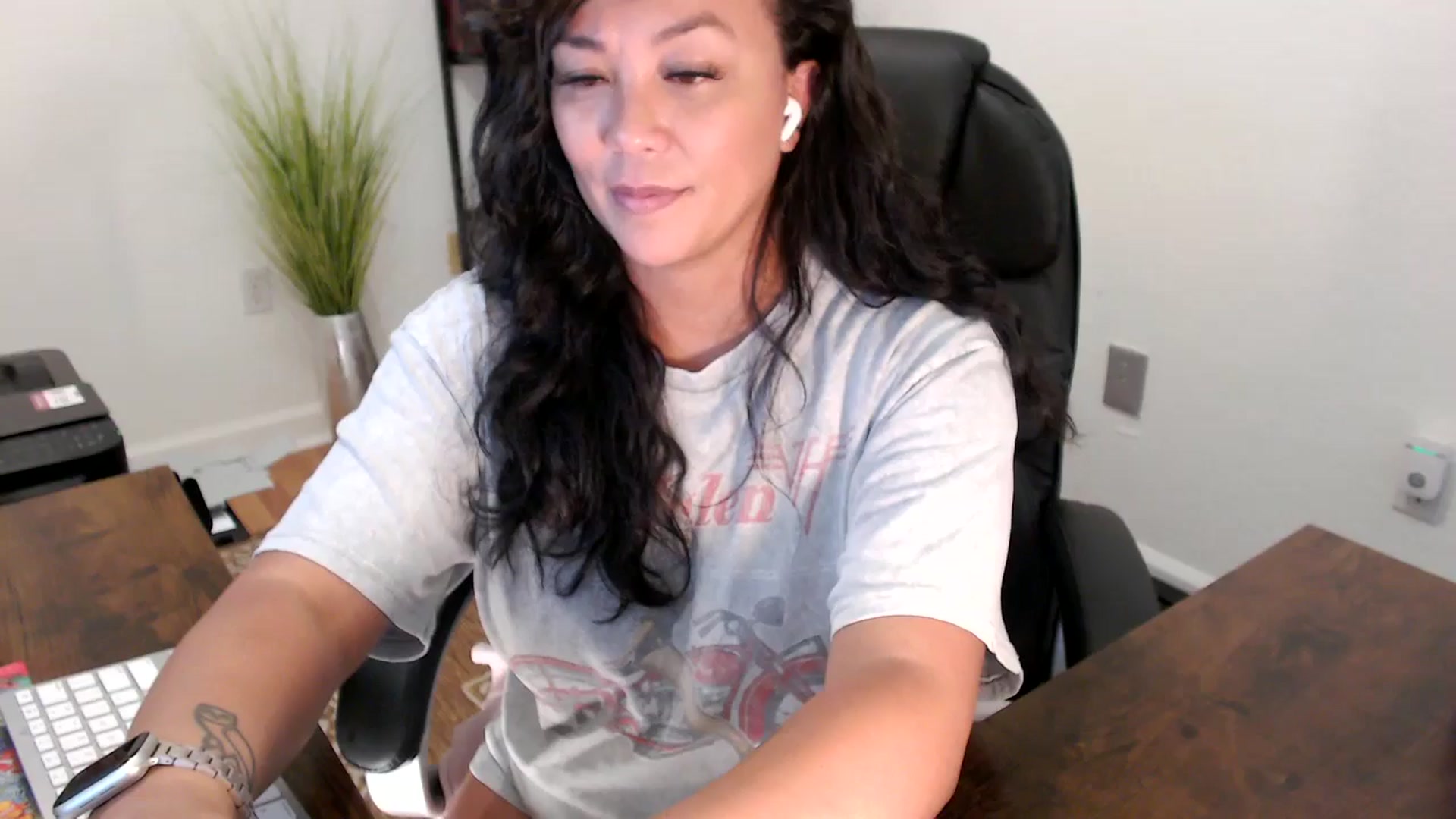 Gallery image thumbnail from MickaylaStar's myfreecams stream on, 08/13/2025, 20:51 image 1 of 20