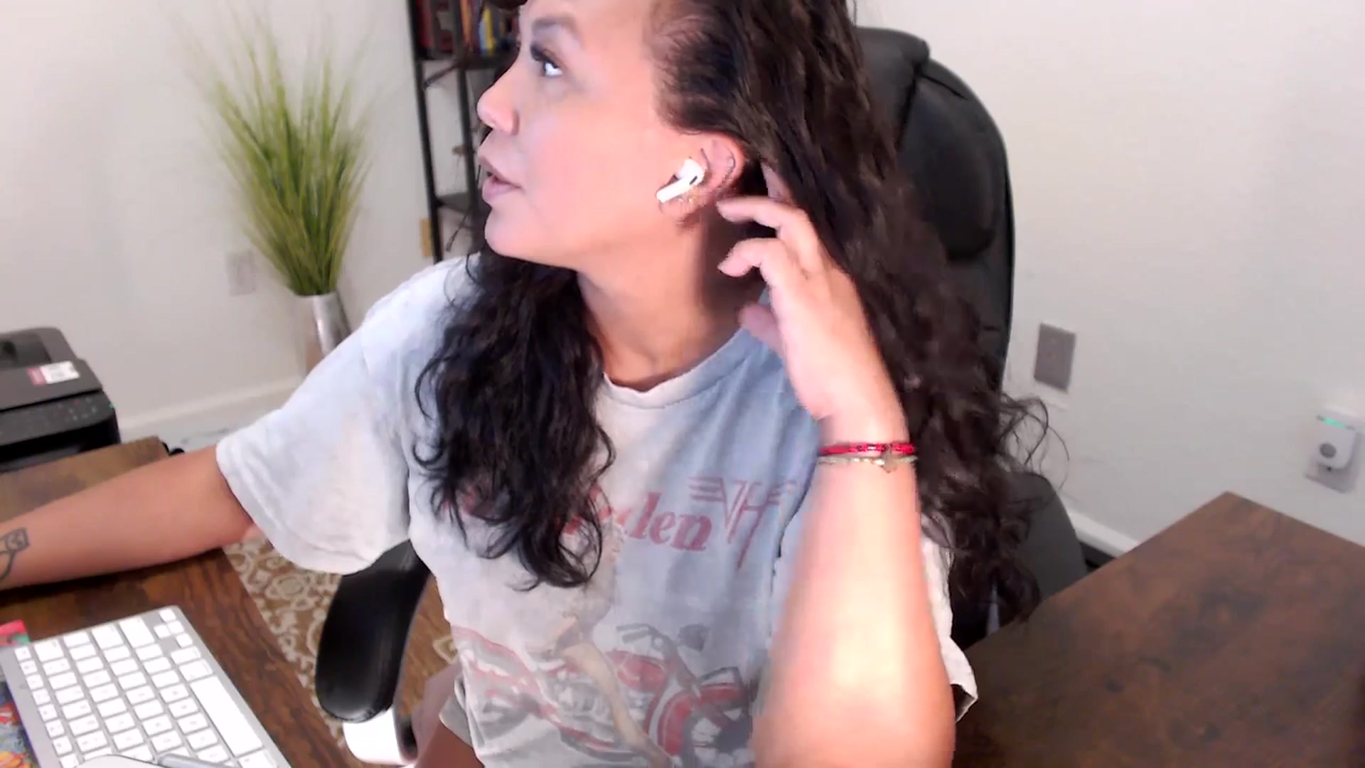 Gallery image thumbnail from MickaylaStar's myfreecams stream on, 08/13/2025, 20:51 image 3 of 20
