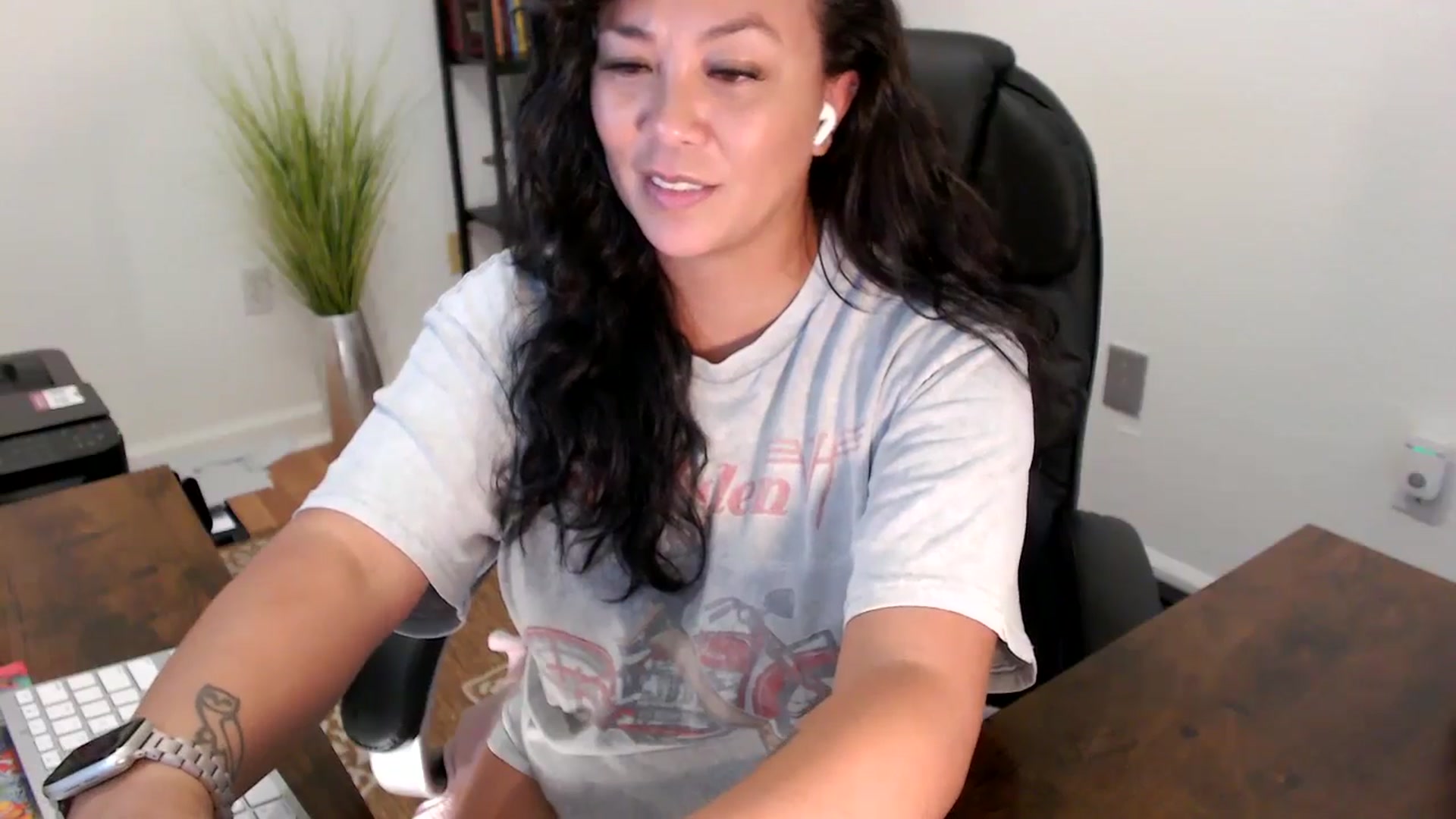 Gallery image thumbnail from MickaylaStar's myfreecams stream on, 08/13/2025, 20:51 image 6 of 20