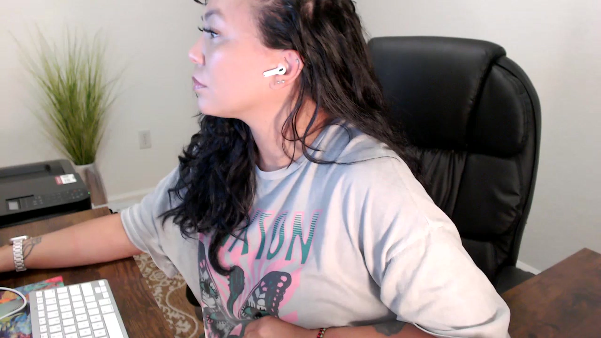 Gallery image thumbnail from MickaylaStar's myfreecams stream on, 08/14/2025, 15:01 image 3 of 20