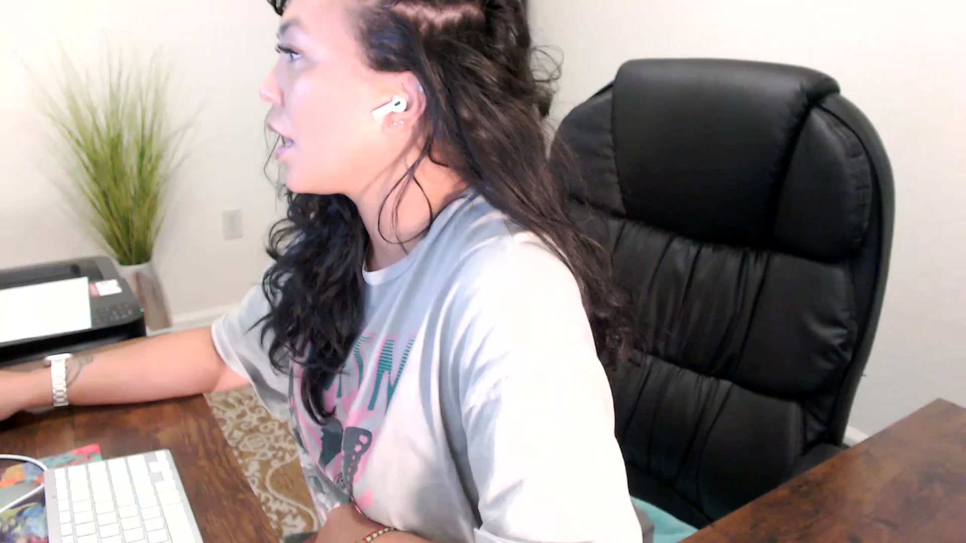 Gallery image thumbnail from MickaylaStar's myfreecams stream on, 08/14/2025, 15:01 image 16 of 20