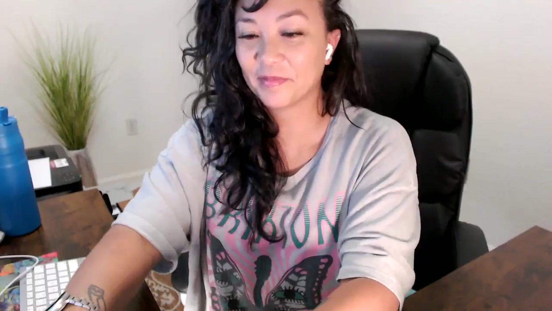 Gallery image thumbnail from MickaylaStar's myfreecams stream on, 08/14/2025, 15:31 image 5 of 20
