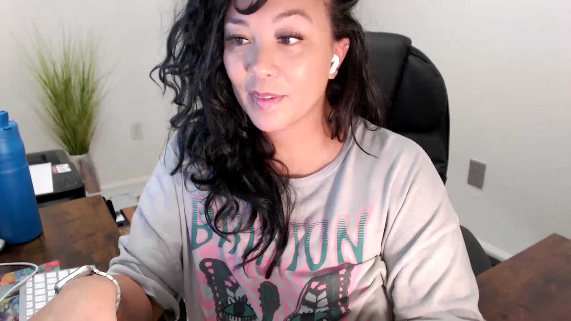 Gallery image thumbnail from MickaylaStar's myfreecams stream on, 08/14/2025, 15:31 image 10 of 20