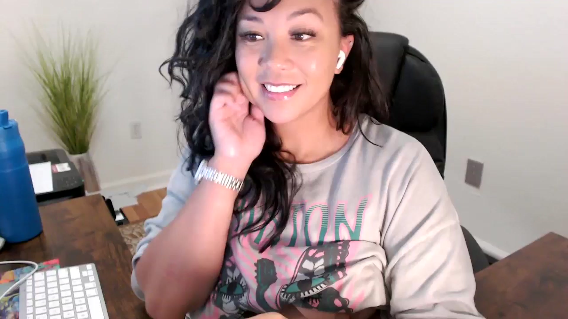 Gallery image thumbnail from MickaylaStar's myfreecams stream on, 08/14/2025, 15:31 image 9 of 20