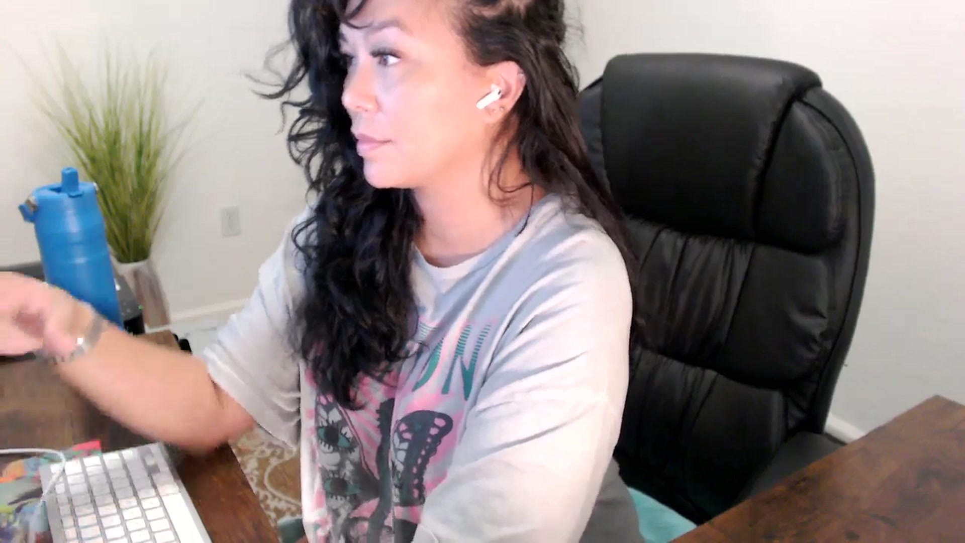 Gallery image thumbnail from MickaylaStar's myfreecams stream on, 08/14/2025, 16:27 image 6 of 20