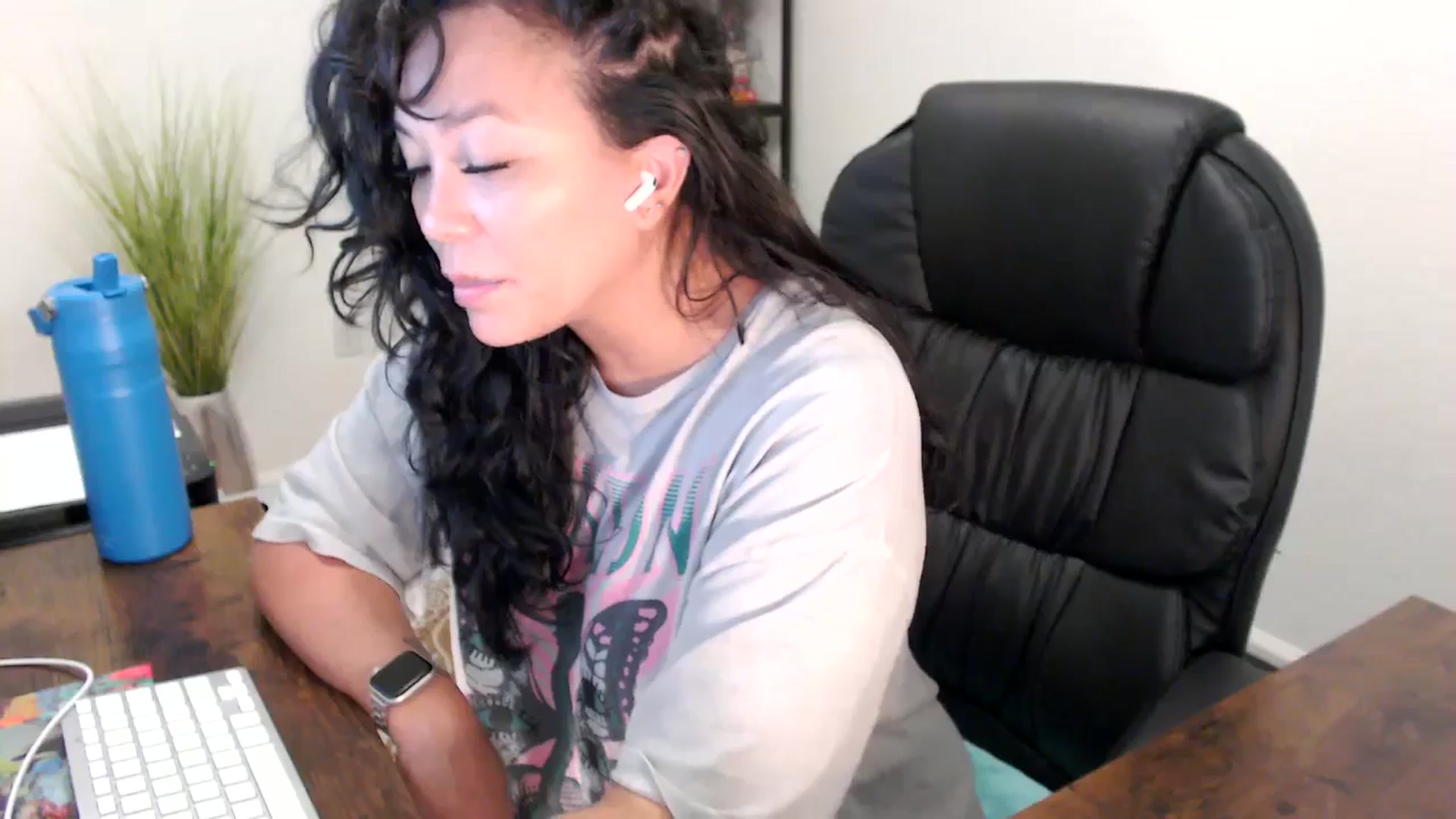 Gallery image thumbnail from MickaylaStar's myfreecams stream on, 08/14/2025, 16:27 image 5 of 20