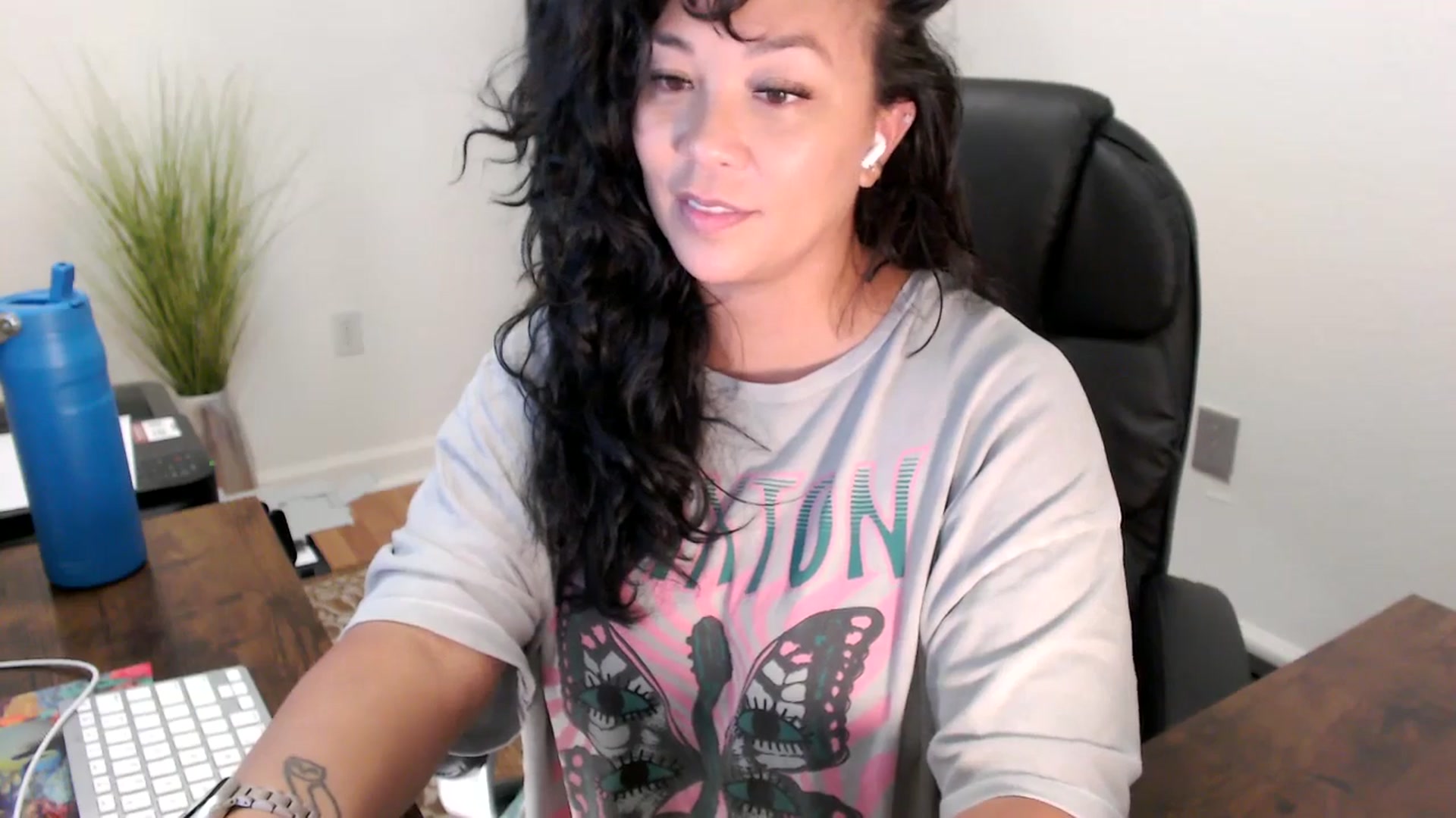 Gallery image thumbnail from MickaylaStar's myfreecams stream on, 08/14/2025, 16:27 image 7 of 20
