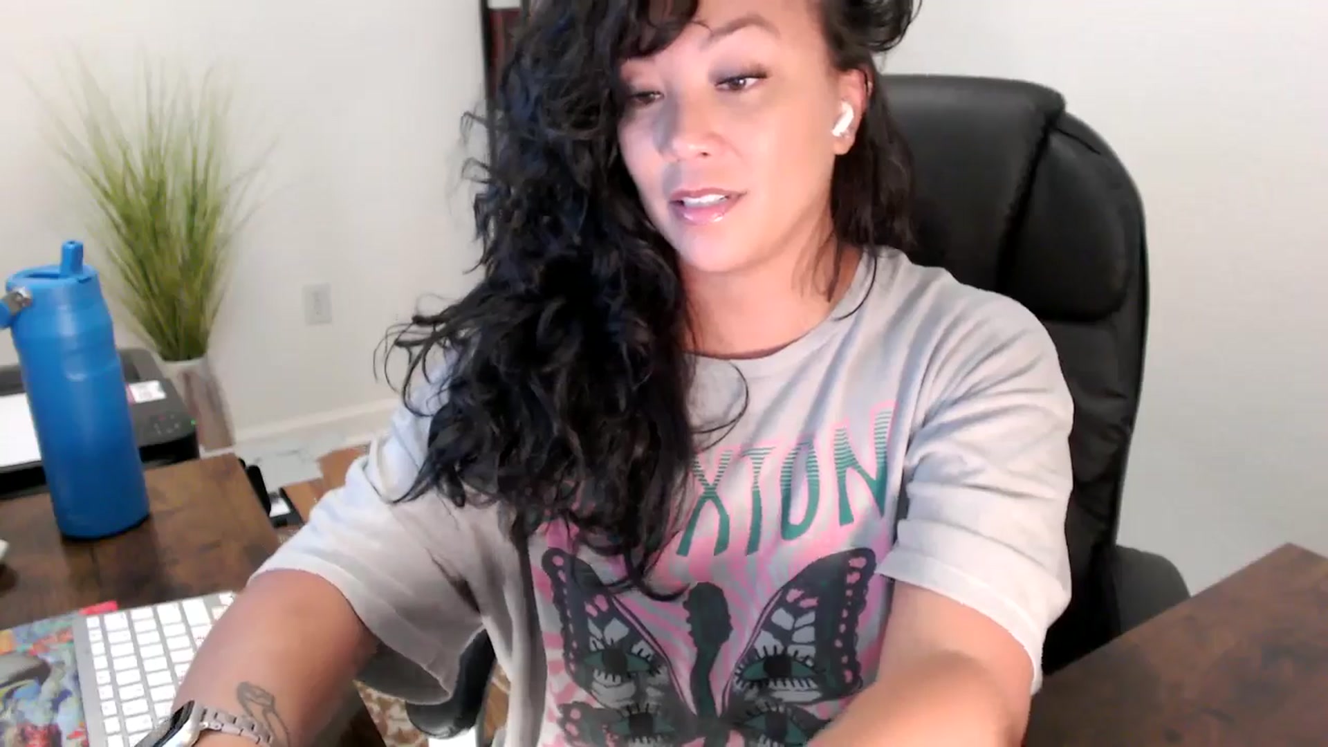 Gallery image thumbnail from MickaylaStar's myfreecams stream on, 08/14/2025, 16:48 image 17 of 20