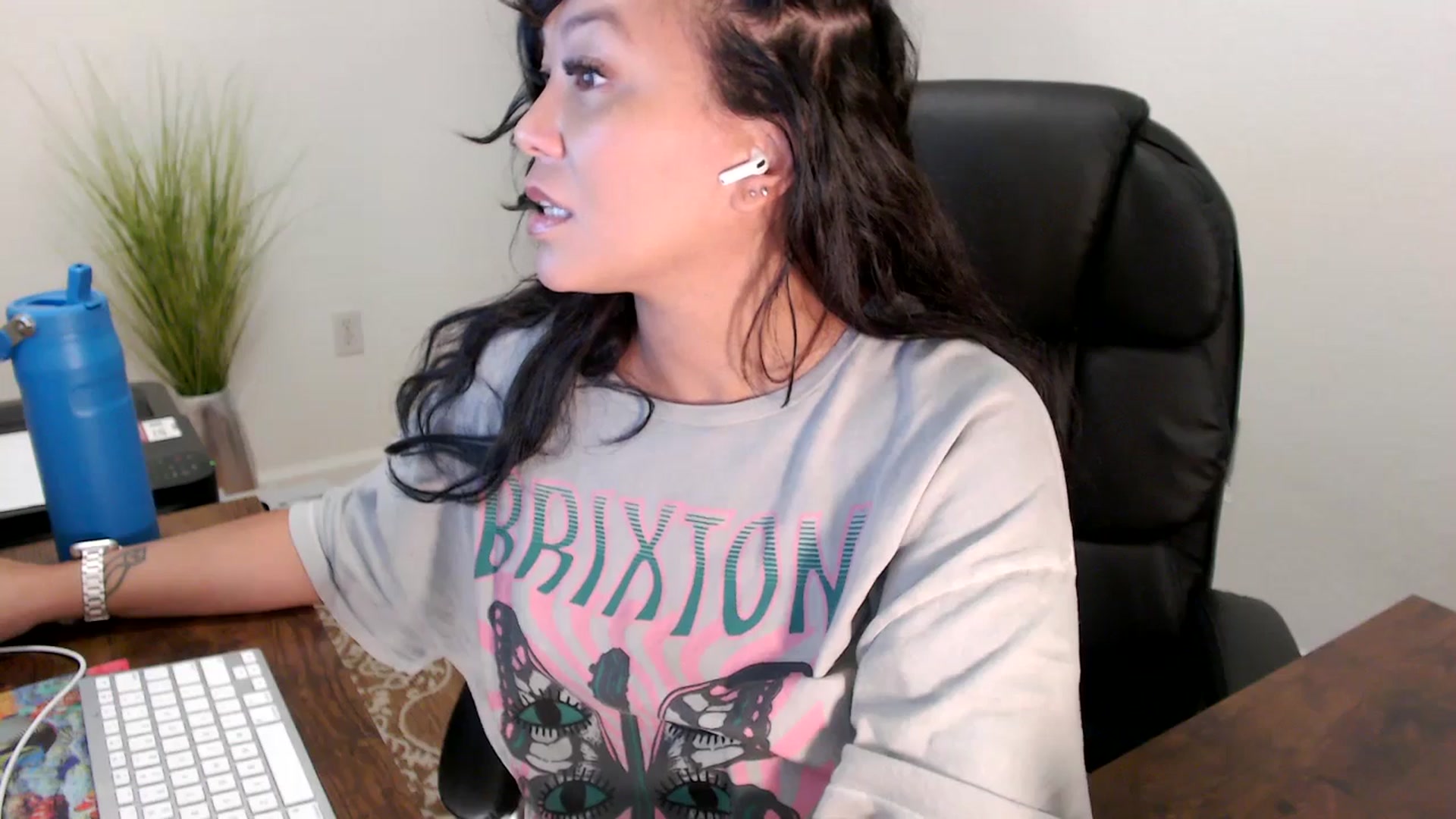 Gallery image thumbnail from MickaylaStar's myfreecams stream on, 08/14/2025, 16:48 image 11 of 20