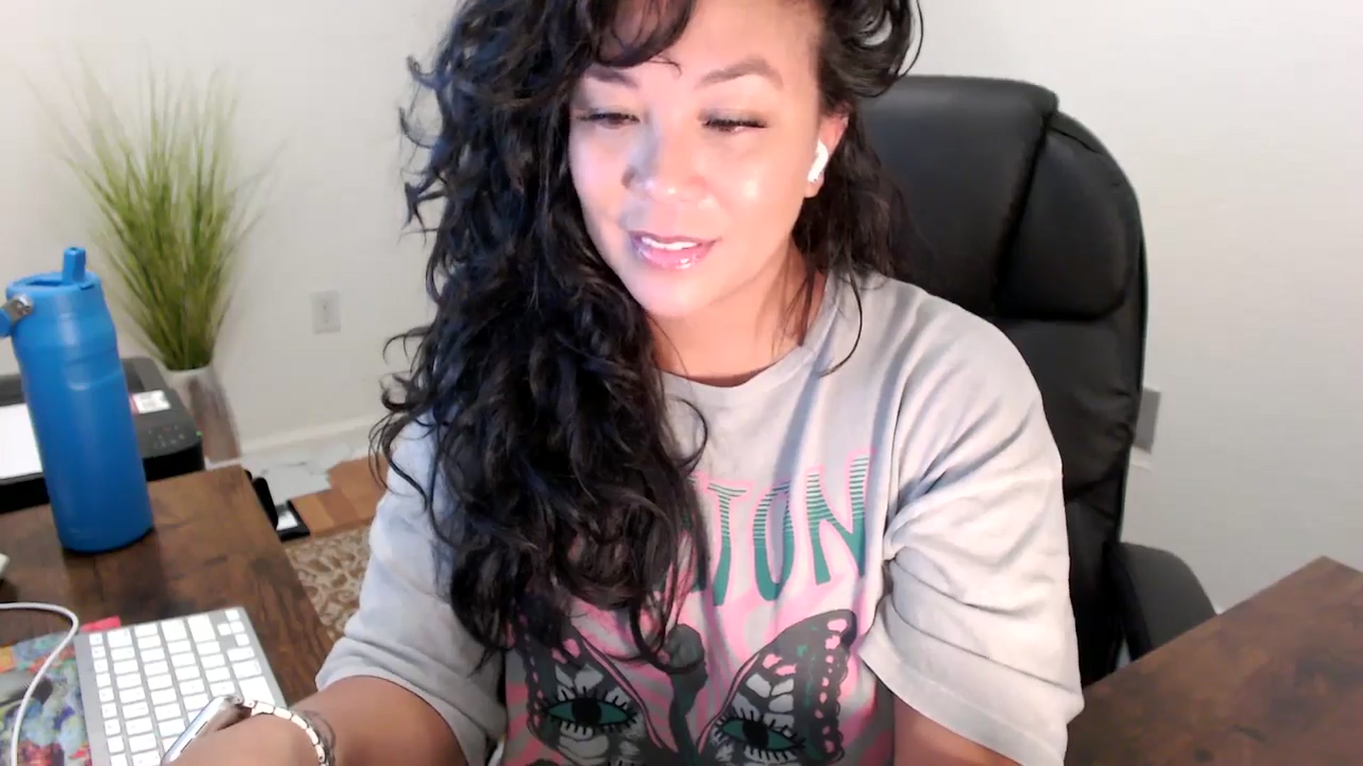 Gallery image thumbnail from MickaylaStar's myfreecams stream on, 08/14/2025, 16:48 image 16 of 20