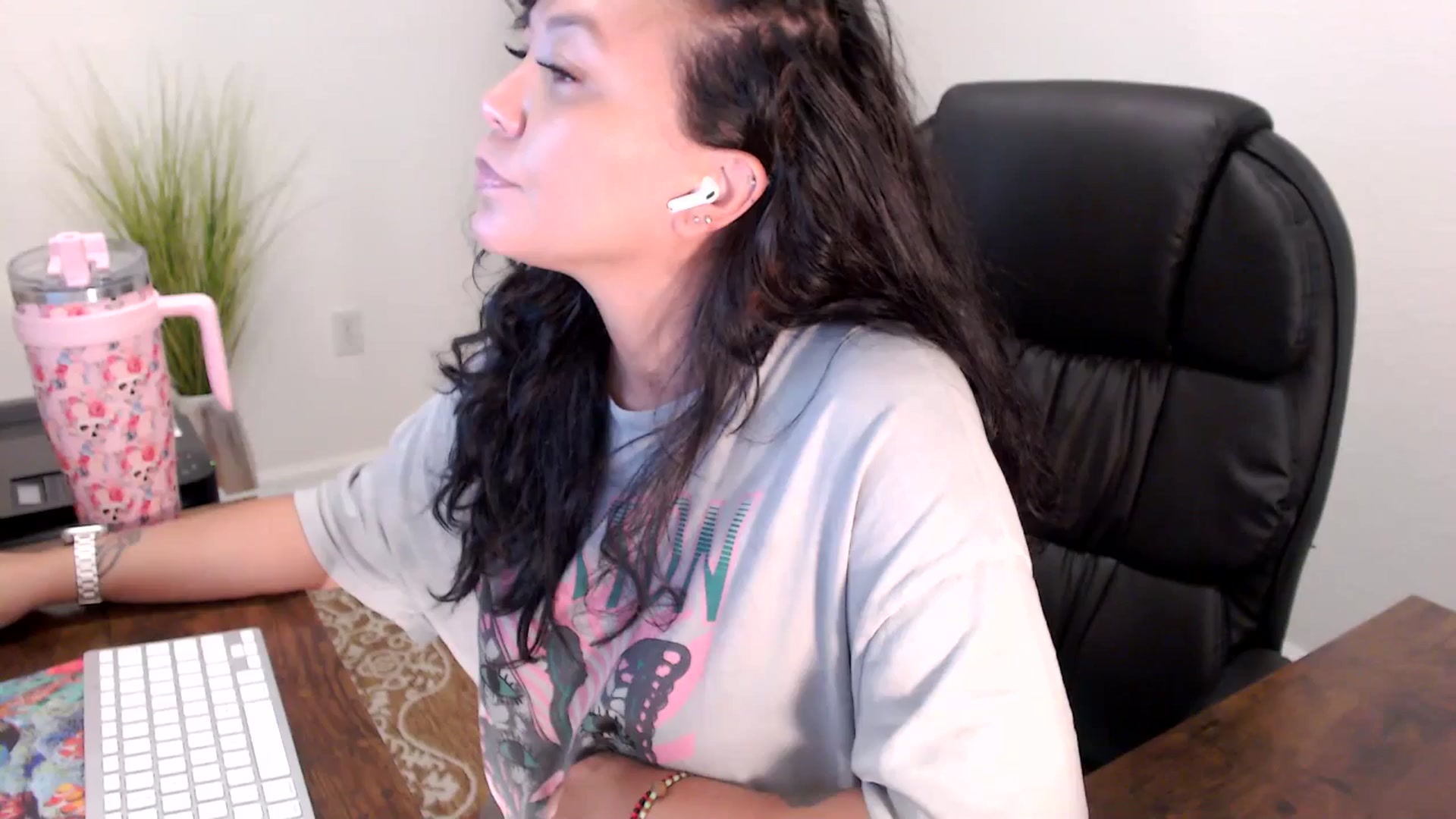 Gallery image thumbnail from MickaylaStar's myfreecams stream on, 08/14/2025, 18:35 image 5 of 20