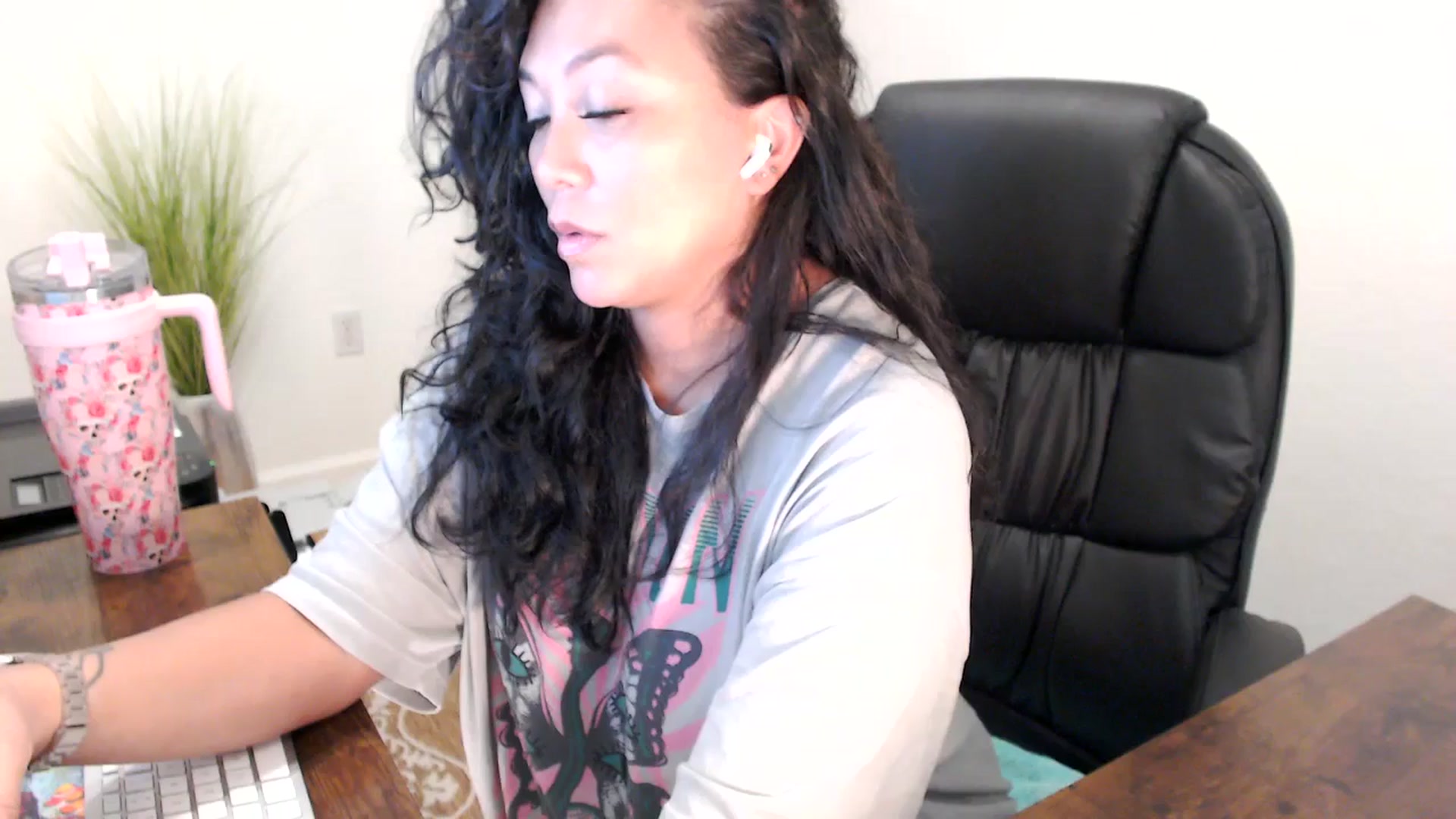 Gallery image thumbnail from MickaylaStar's myfreecams stream on, 08/14/2025, 18:35 image 12 of 20