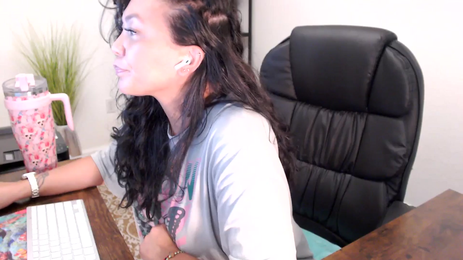 Gallery image thumbnail from MickaylaStar's myfreecams stream on, 08/14/2025, 18:35 image 11 of 20