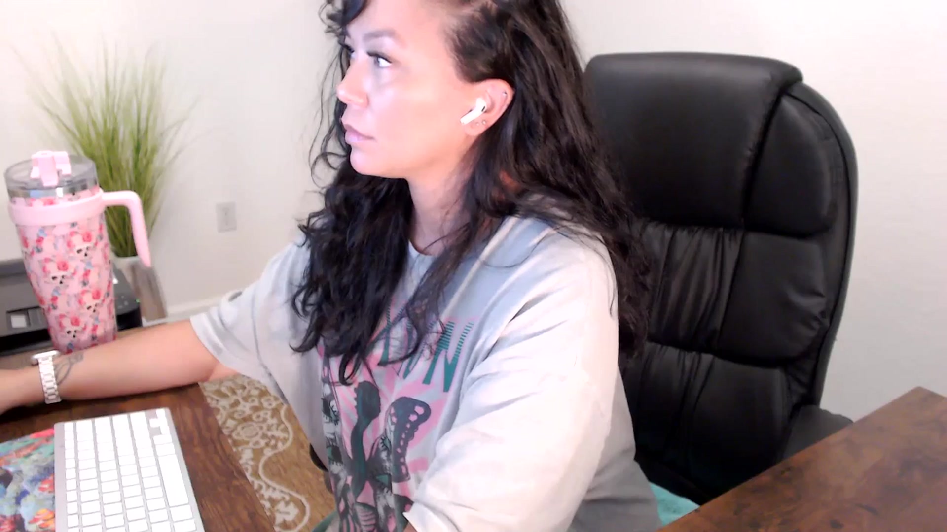 Gallery image thumbnail from MickaylaStar's myfreecams stream on, 08/14/2025, 18:35 image 2 of 20