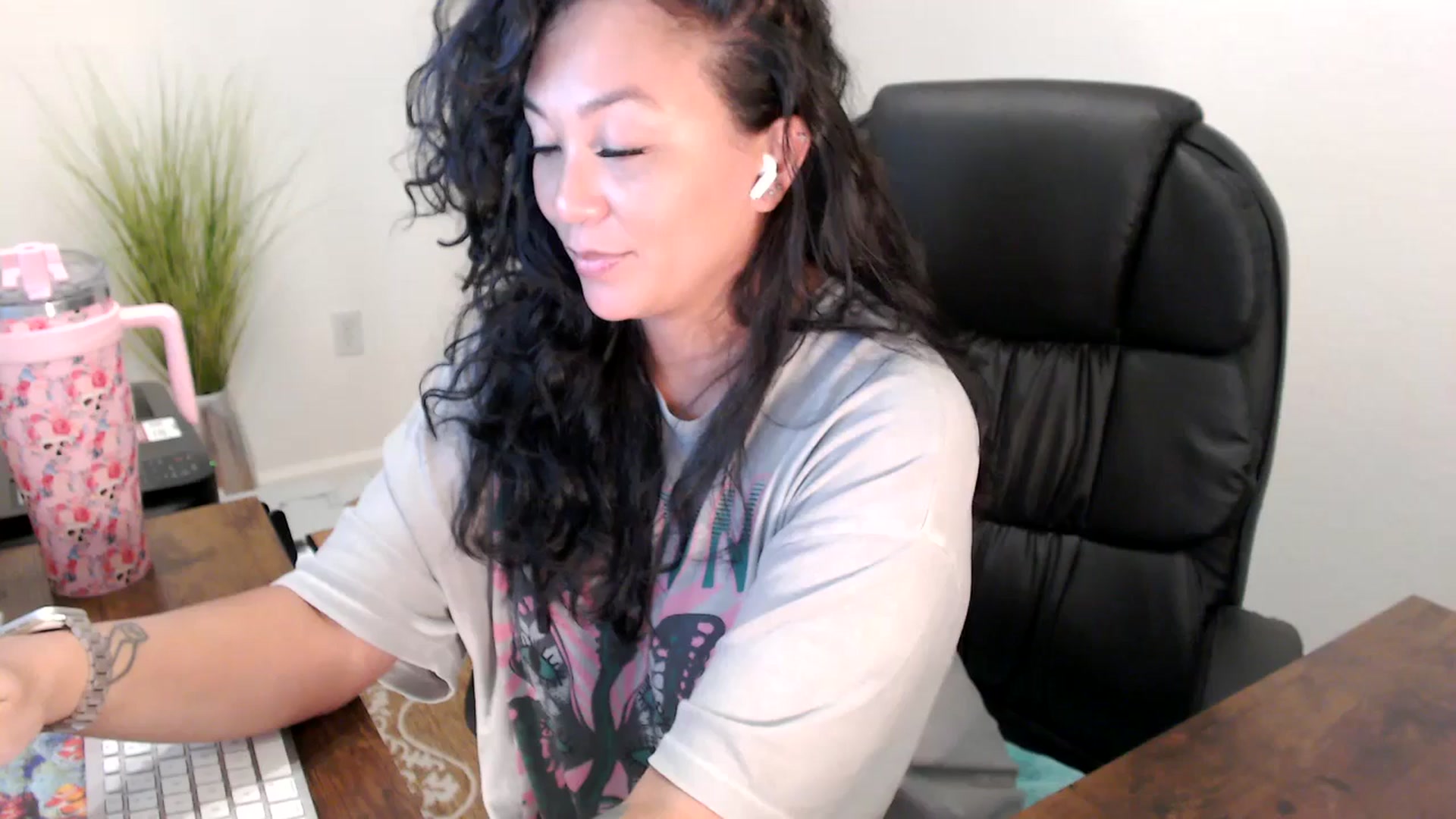 Gallery image thumbnail from MickaylaStar's myfreecams stream on, 08/14/2025, 18:35 image 19 of 20