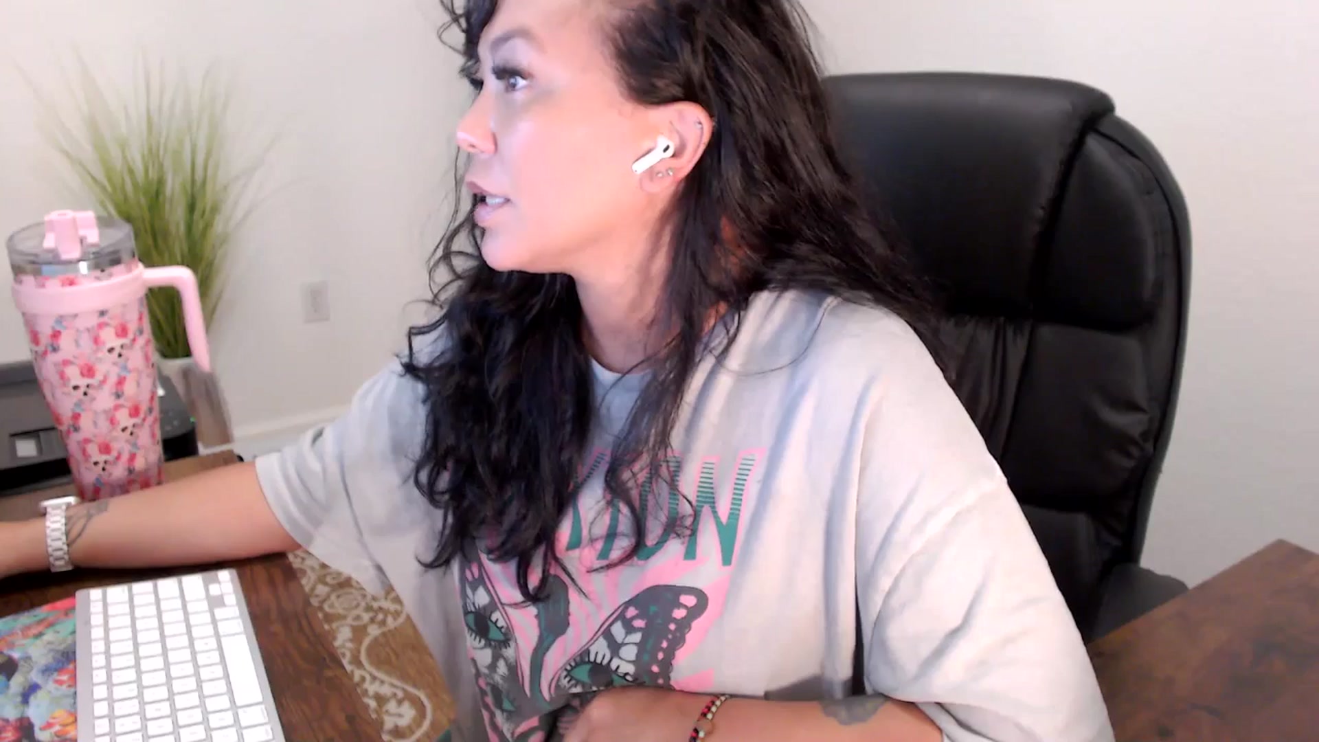 Gallery image thumbnail from MickaylaStar's myfreecams stream on, 08/14/2025, 18:35 image 3 of 20