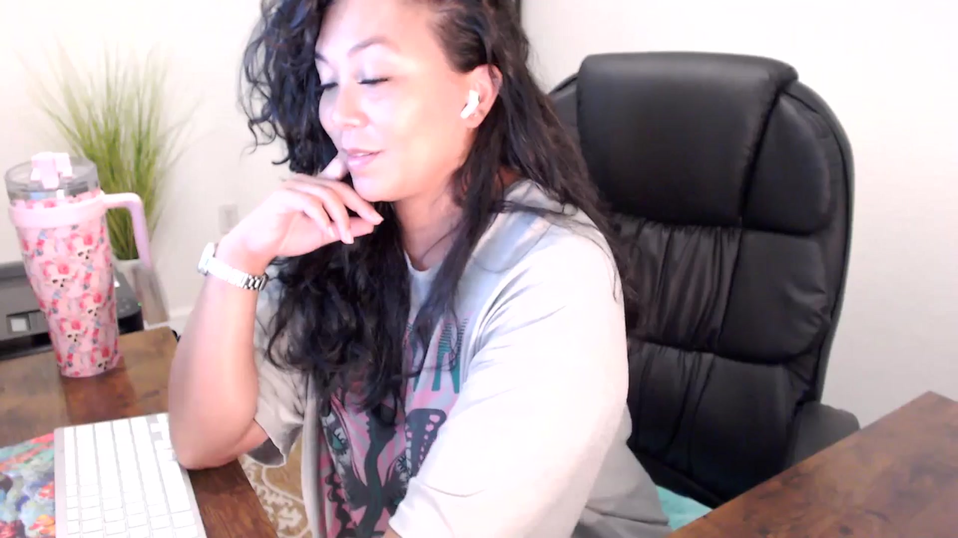 Gallery image thumbnail from MickaylaStar's myfreecams stream on, 08/14/2025, 18:35 image 14 of 20