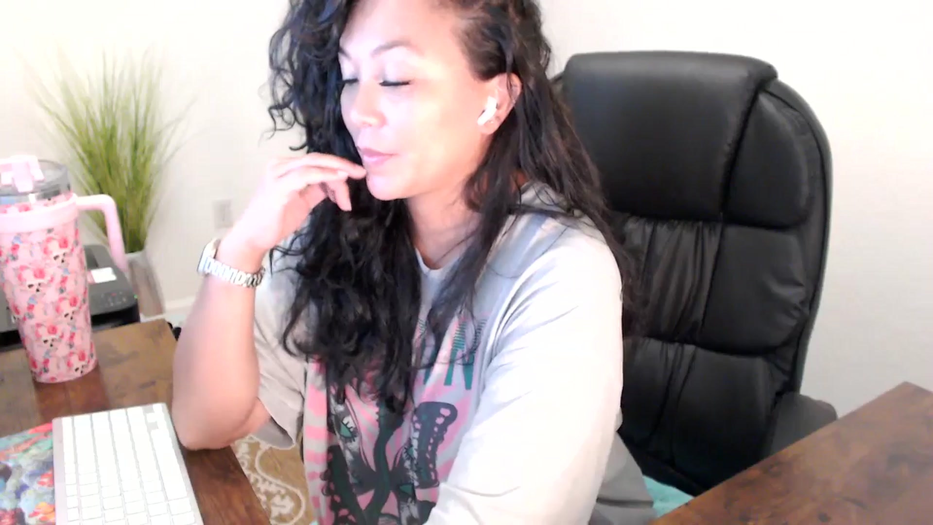 Gallery image thumbnail from MickaylaStar's myfreecams stream on, 08/14/2025, 18:35 image 16 of 20