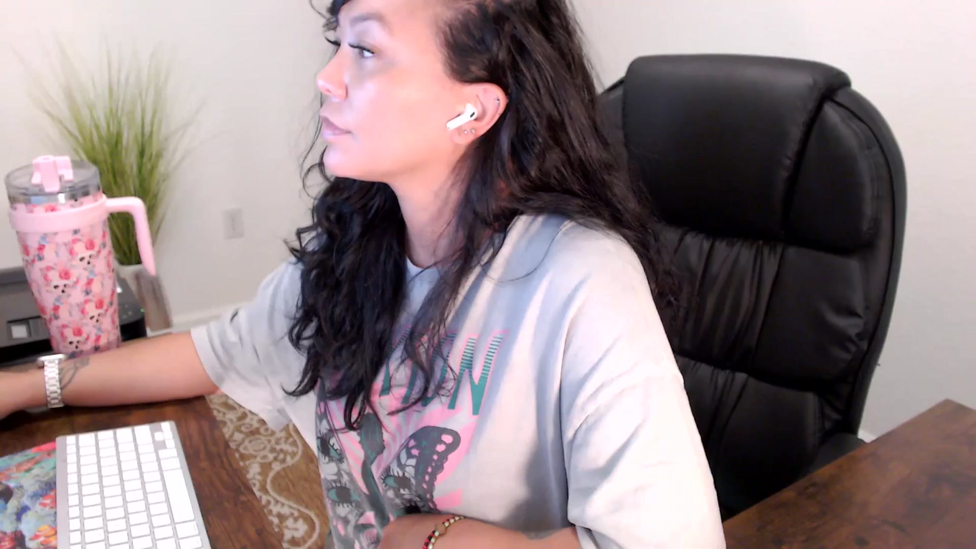 Gallery image thumbnail from MickaylaStar's myfreecams stream on, 08/14/2025, 18:35 image 4 of 20