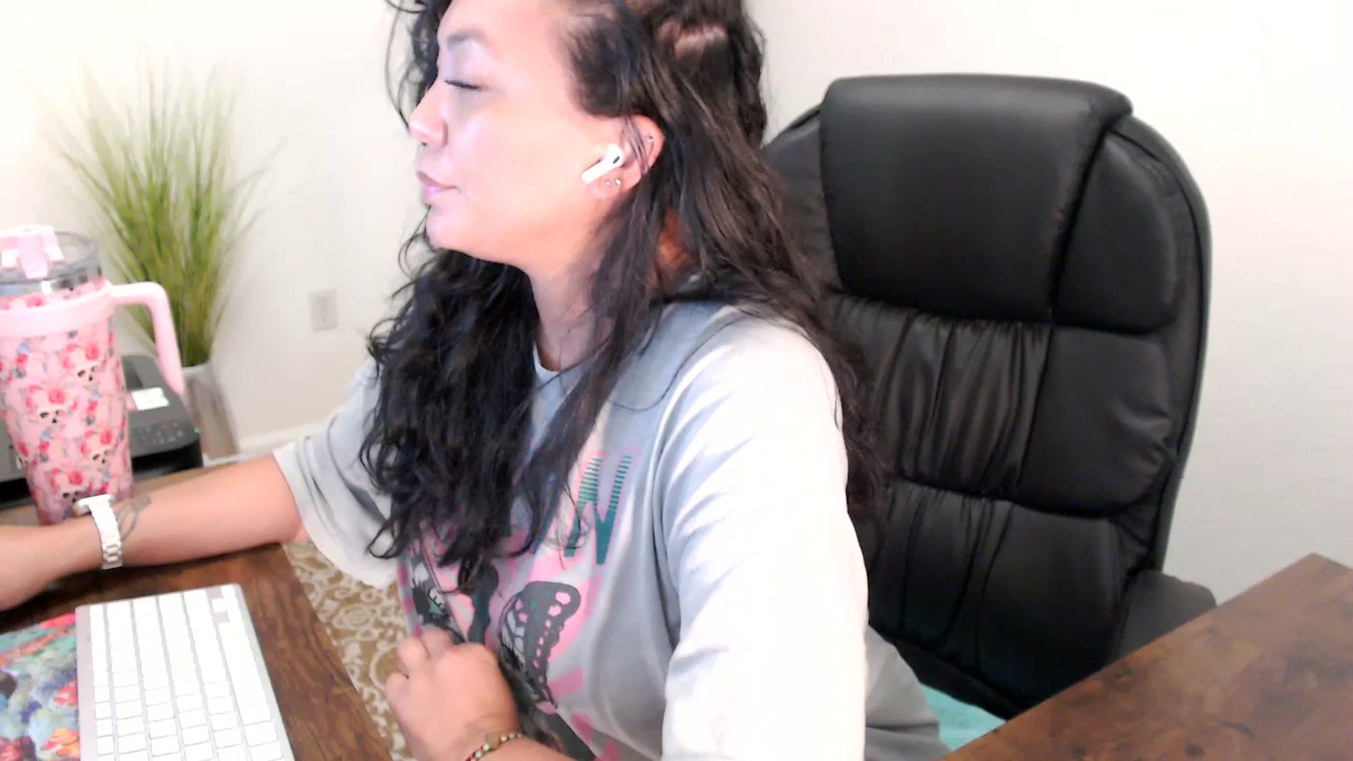 Gallery image thumbnail from MickaylaStar's myfreecams stream on, 08/14/2025, 18:35 image 20 of 20