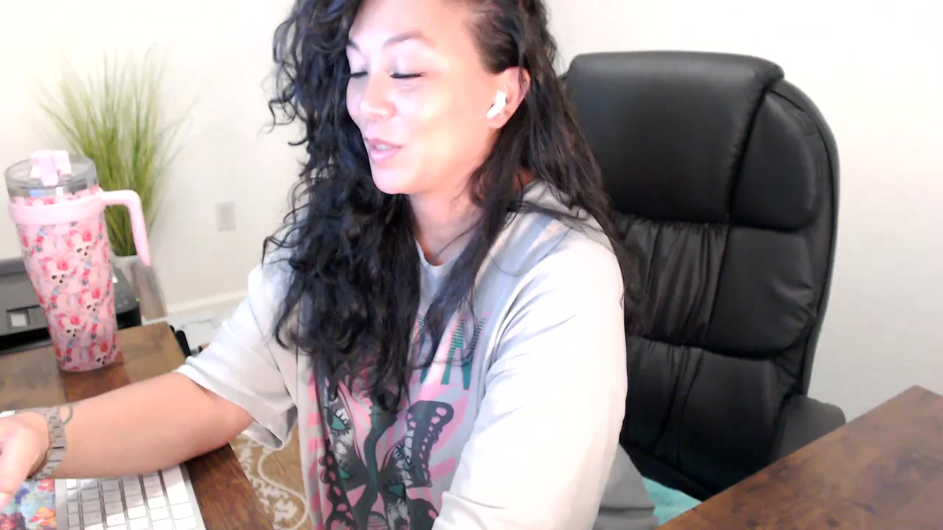 Gallery image thumbnail from MickaylaStar's myfreecams stream on, 08/14/2025, 18:35 image 15 of 20
