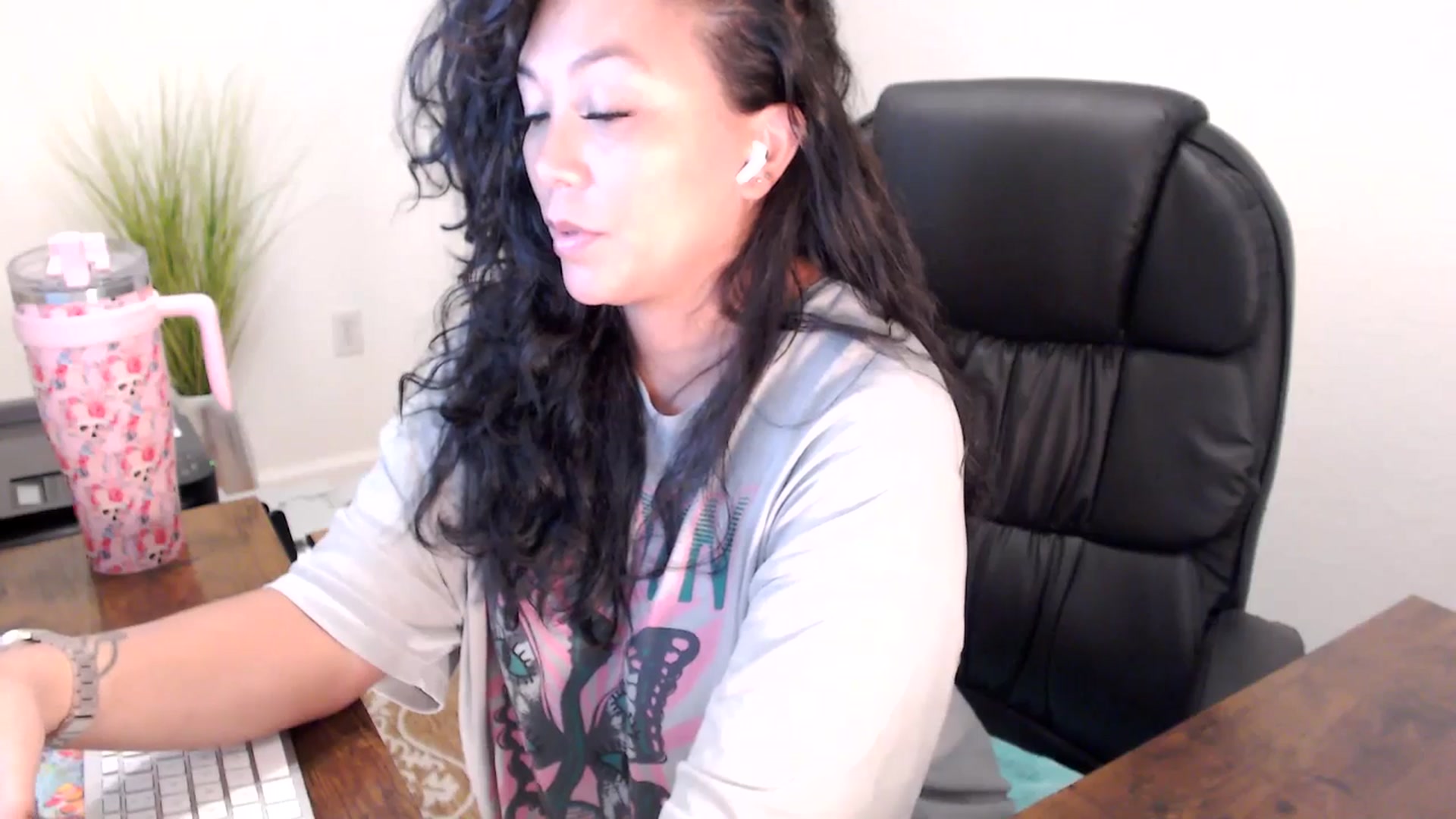 Gallery image thumbnail from MickaylaStar's myfreecams stream on, 08/14/2025, 18:35 image 13 of 20