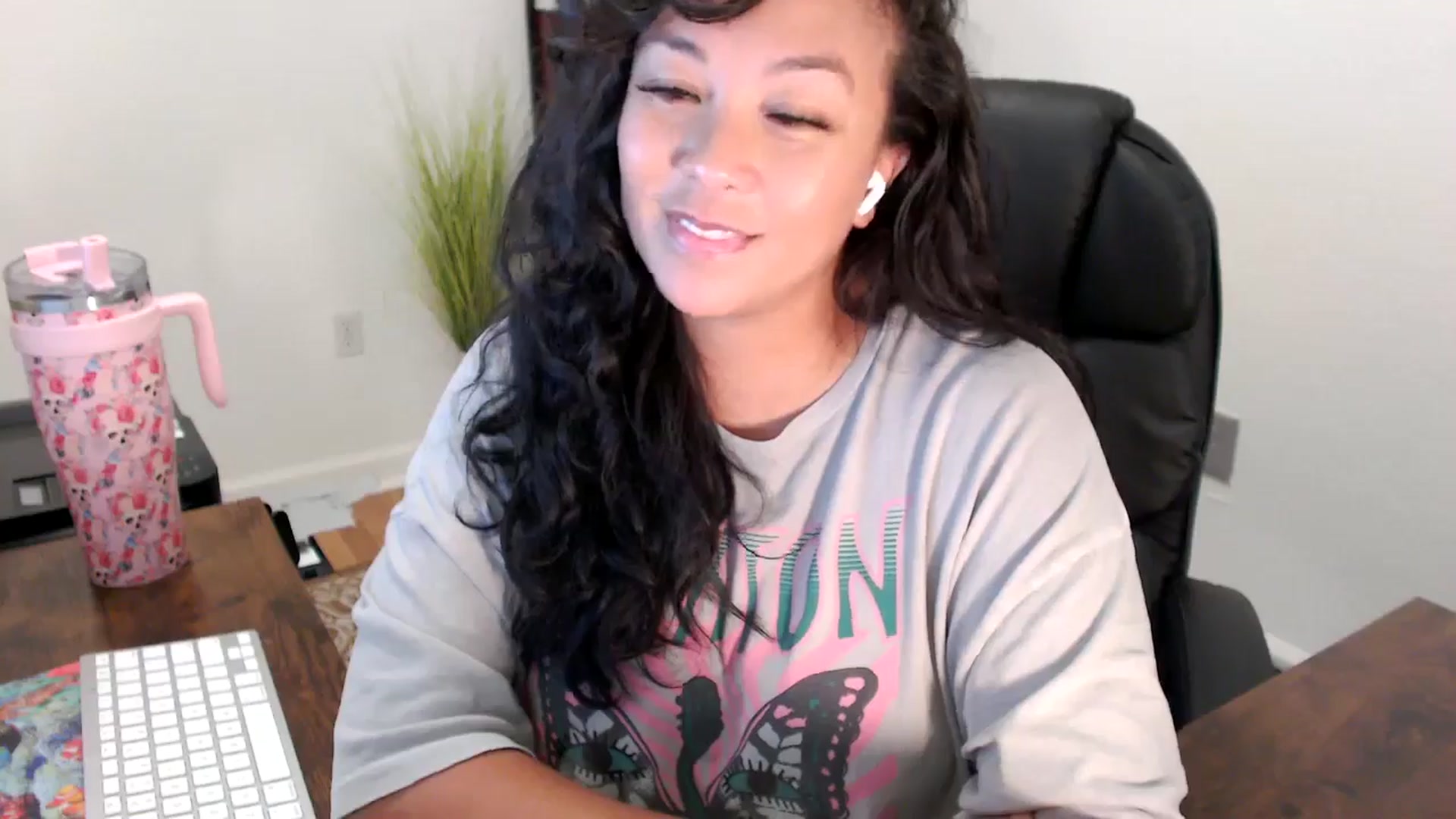 Gallery image thumbnail from MickaylaStar's myfreecams stream on, 08/14/2025, 18:57 image 13 of 20
