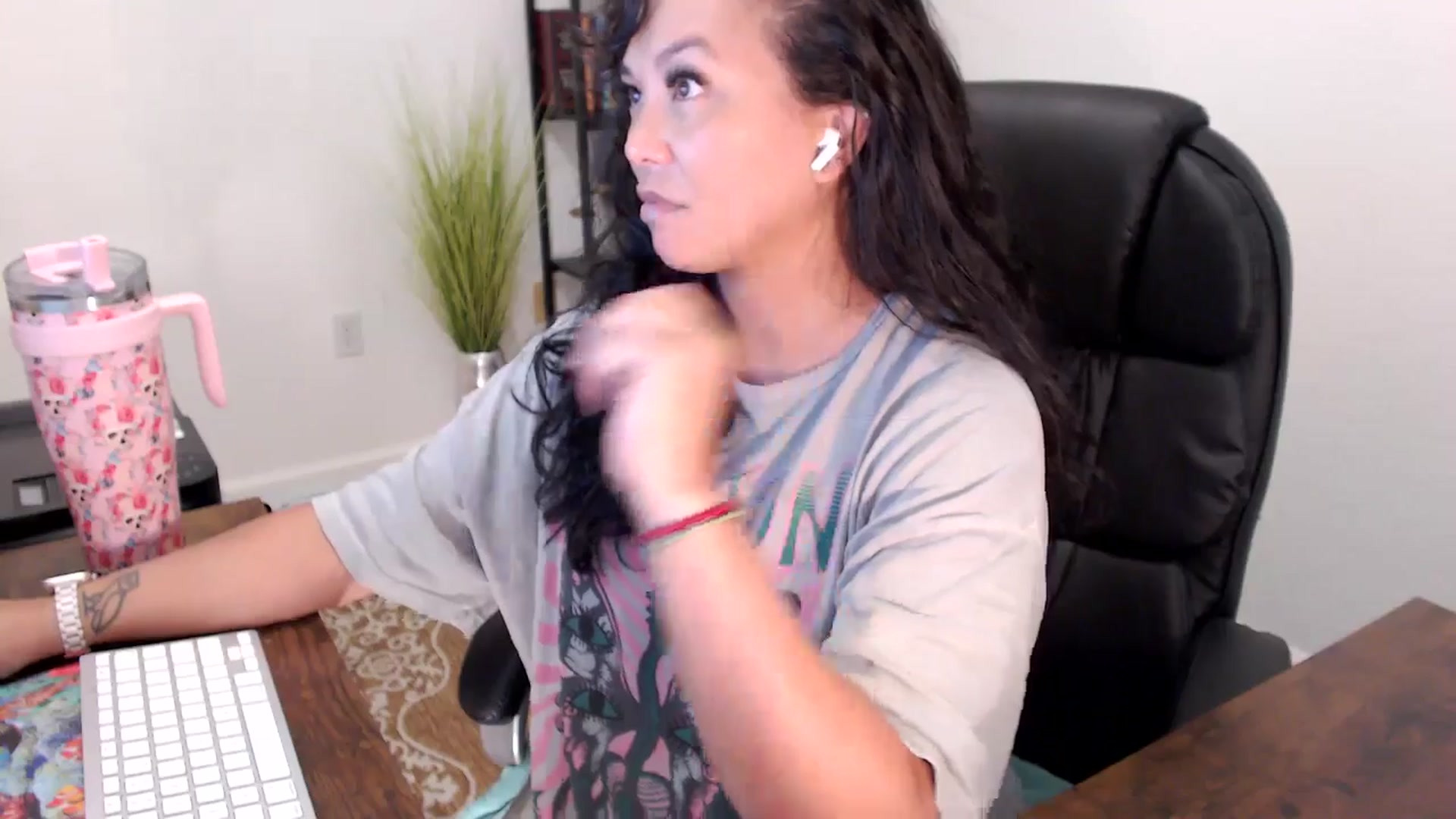 Gallery image thumbnail from MickaylaStar's myfreecams stream on, 08/14/2025, 18:57 image 17 of 20