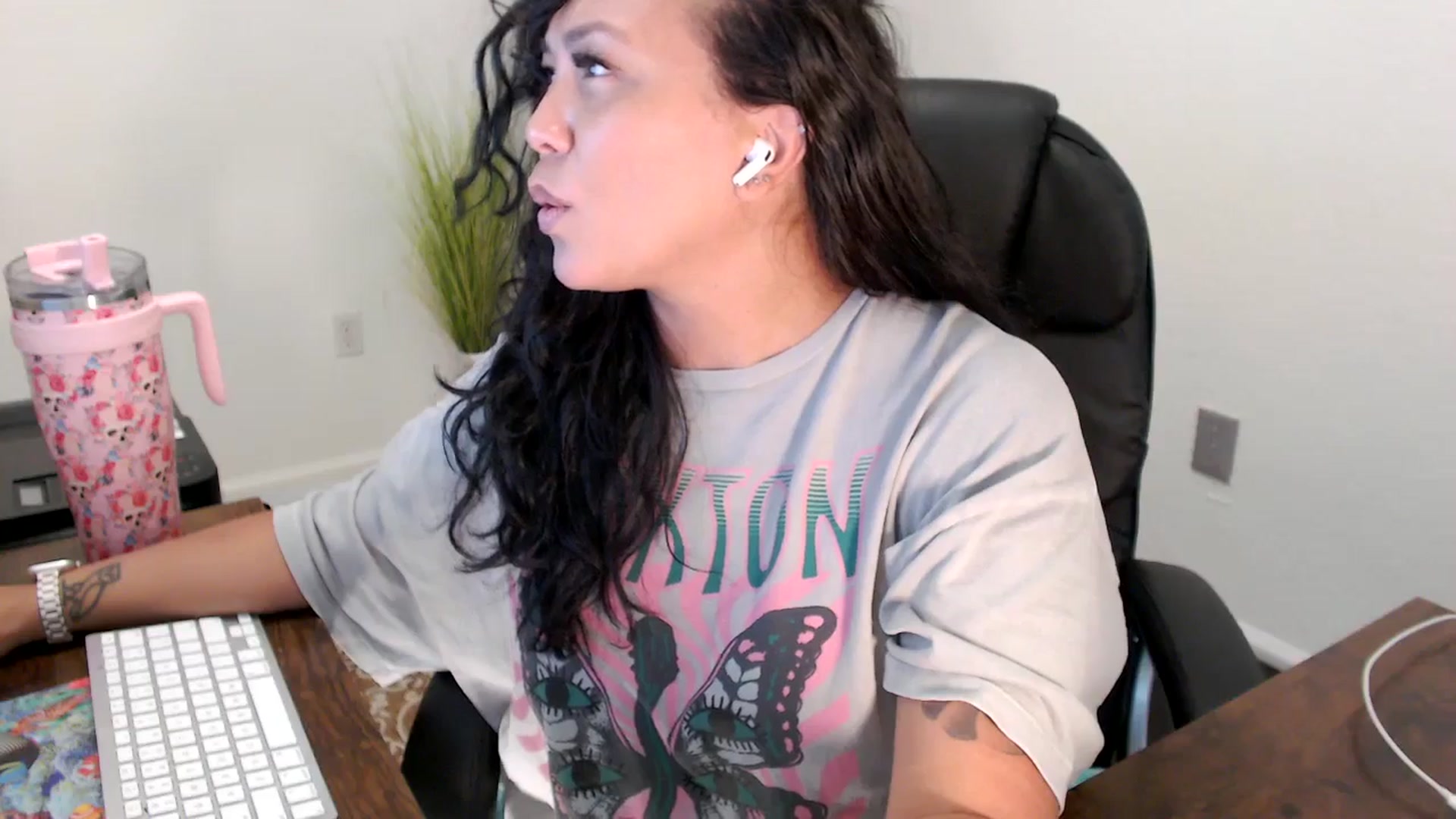 Gallery image thumbnail from MickaylaStar's myfreecams stream on, 08/14/2025, 19:12 image 18 of 20