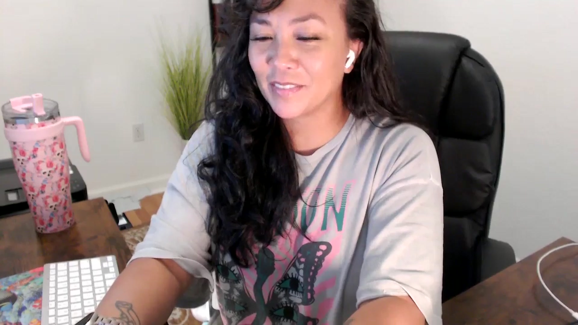 Gallery image thumbnail from MickaylaStar's myfreecams stream on, 08/14/2025, 19:12 image 6 of 20