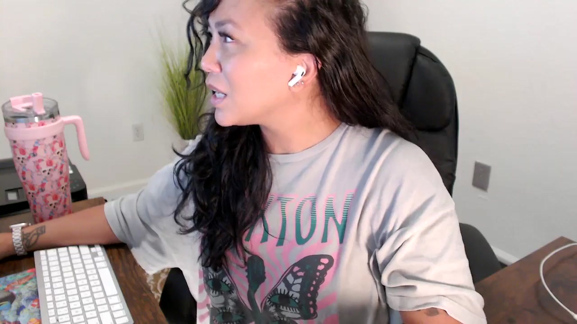 Gallery image thumbnail from MickaylaStar's myfreecams stream on, 08/14/2025, 19:12 image 19 of 20