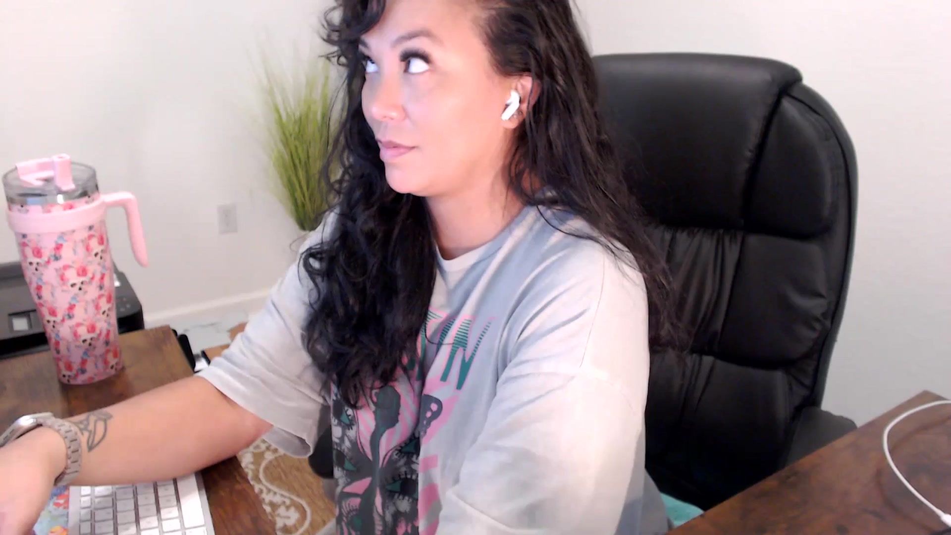 Gallery image thumbnail from MickaylaStar's myfreecams stream on, 08/14/2025, 19:12 image 3 of 20