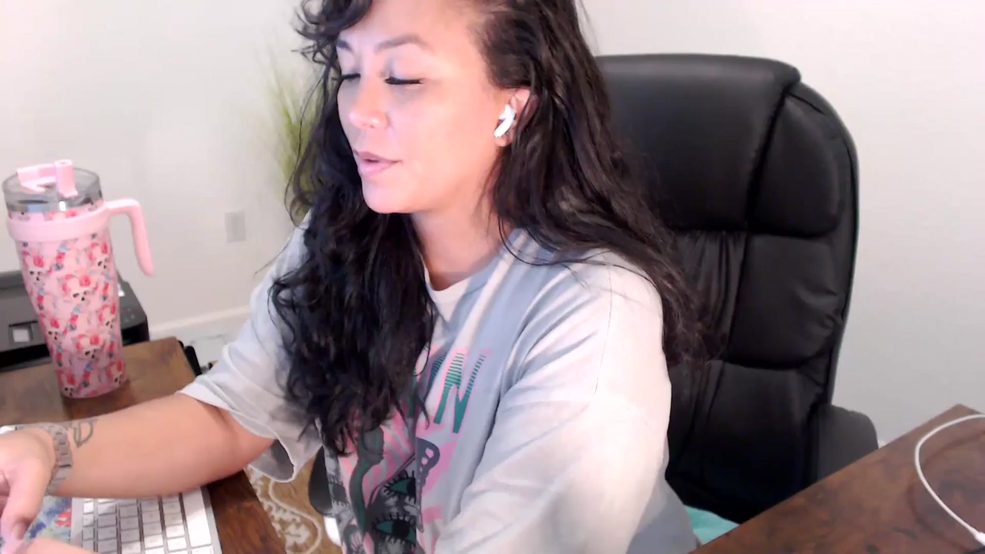 Gallery image thumbnail from MickaylaStar's myfreecams stream on, 08/14/2025, 19:12 image 8 of 20