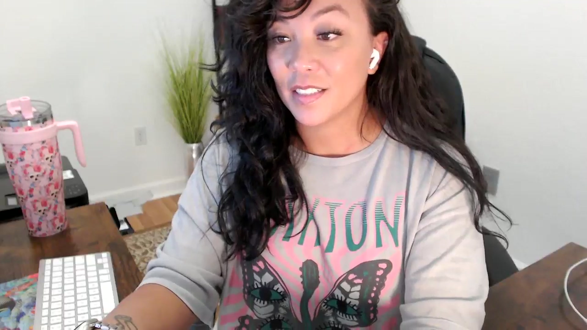 Gallery image thumbnail from MickaylaStar's myfreecams stream on, 08/14/2025, 21:09 image 19 of 20