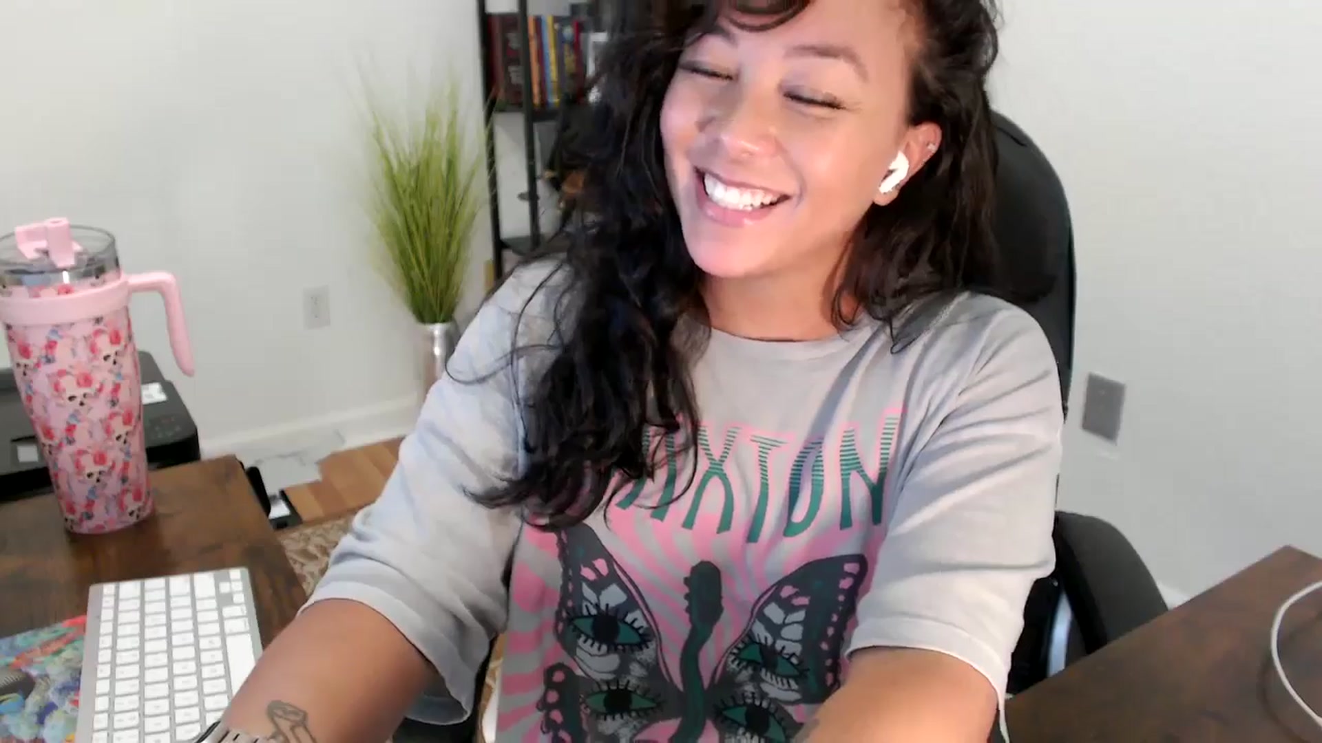 Gallery image thumbnail from MickaylaStar's myfreecams stream on, 08/14/2025, 21:09 image 15 of 20