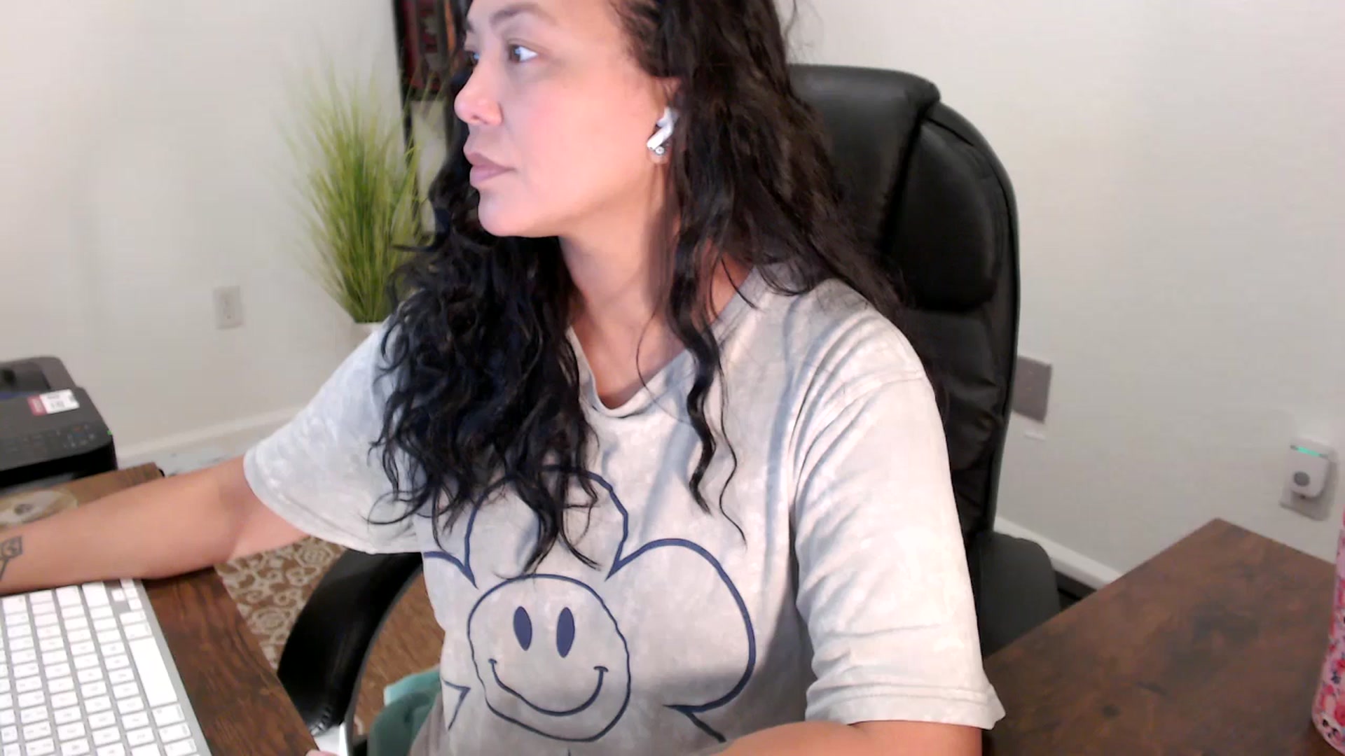 Gallery image thumbnail from MickaylaStar's myfreecams stream on, 08/15/2025, 14:57 image 1 of 20