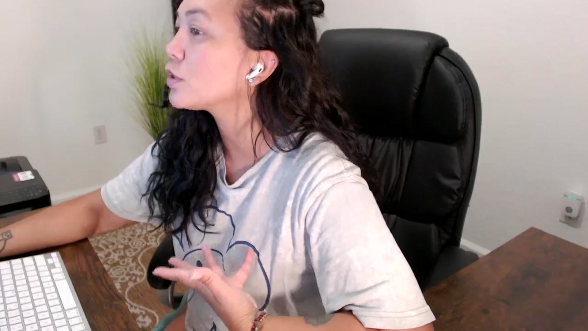 Gallery image thumbnail from MickaylaStar's myfreecams stream on, 08/15/2025, 14:57 image 19 of 20