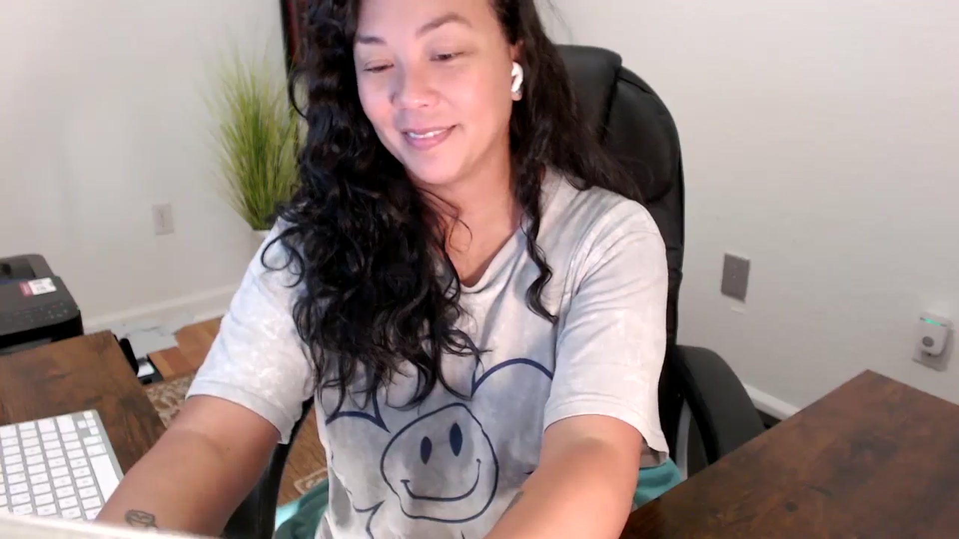 Gallery image thumbnail from MickaylaStar's myfreecams stream on, 08/15/2025, 14:57 image 9 of 20