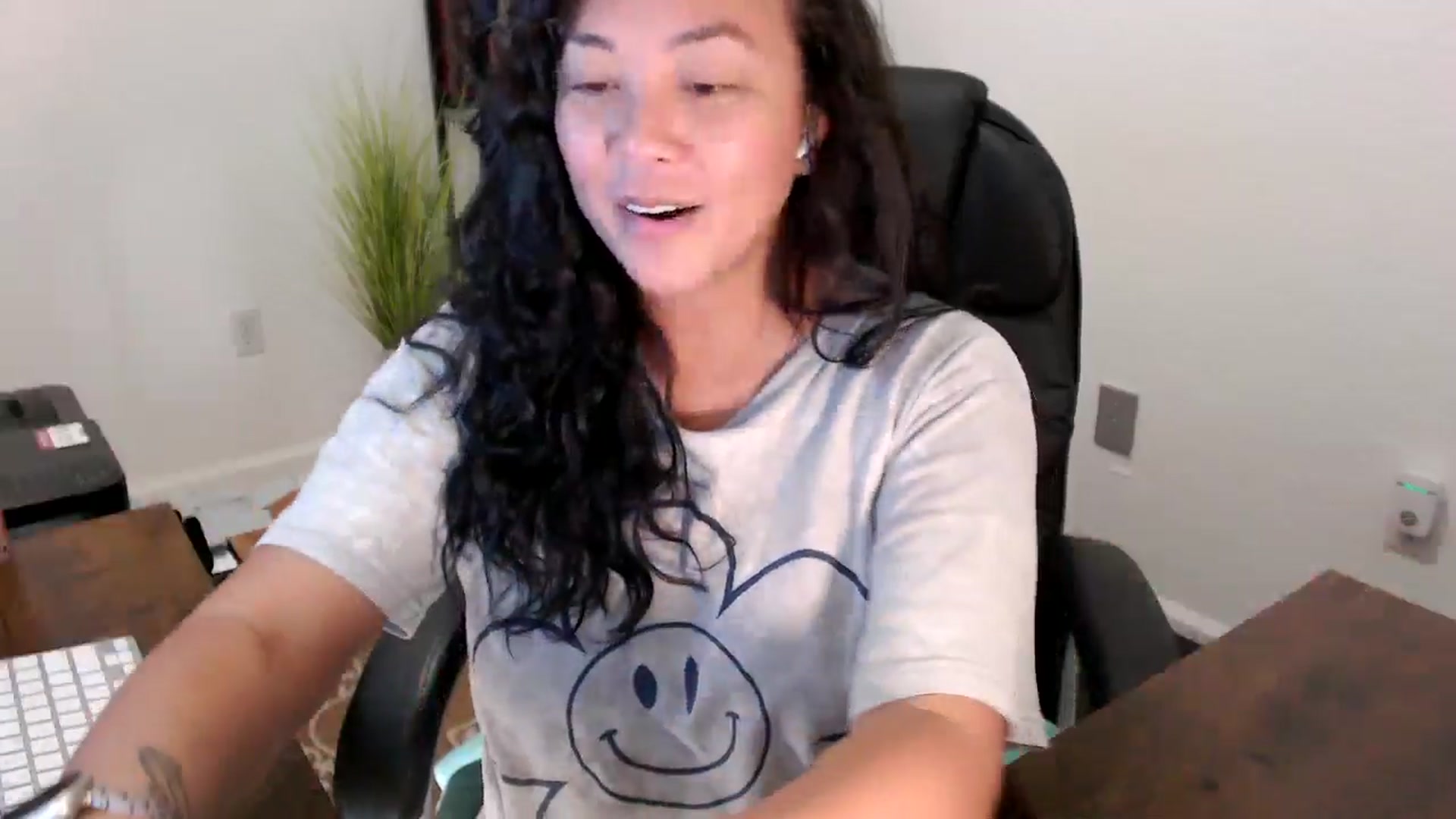 Gallery image thumbnail from MickaylaStar's myfreecams stream on, 08/15/2025, 16:08 image 3 of 20
