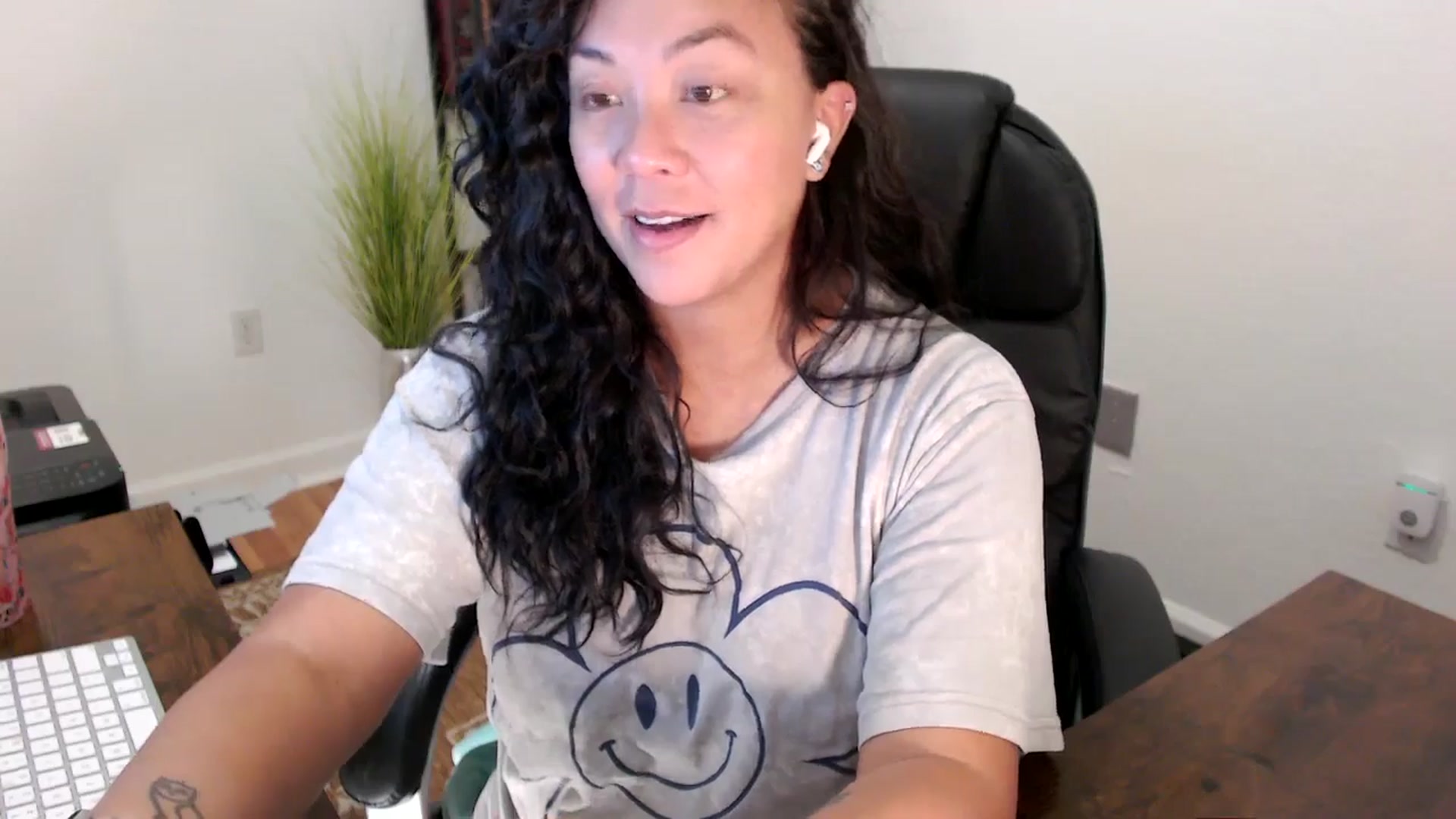 Gallery image thumbnail from MickaylaStar's myfreecams stream on, 08/15/2025, 16:08 image 7 of 20