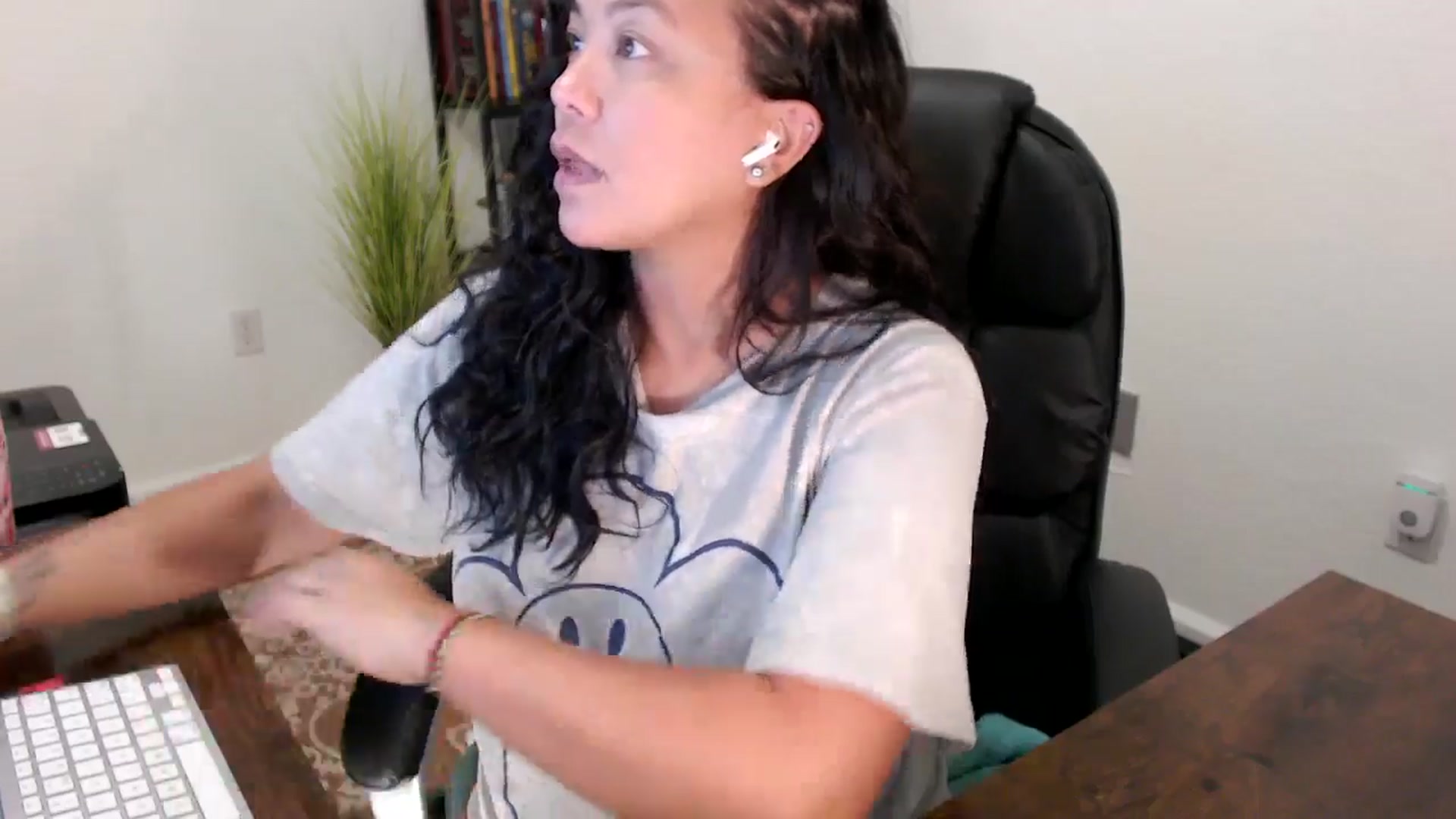 Gallery image thumbnail from MickaylaStar's myfreecams stream on, 08/15/2025, 16:08 image 9 of 20