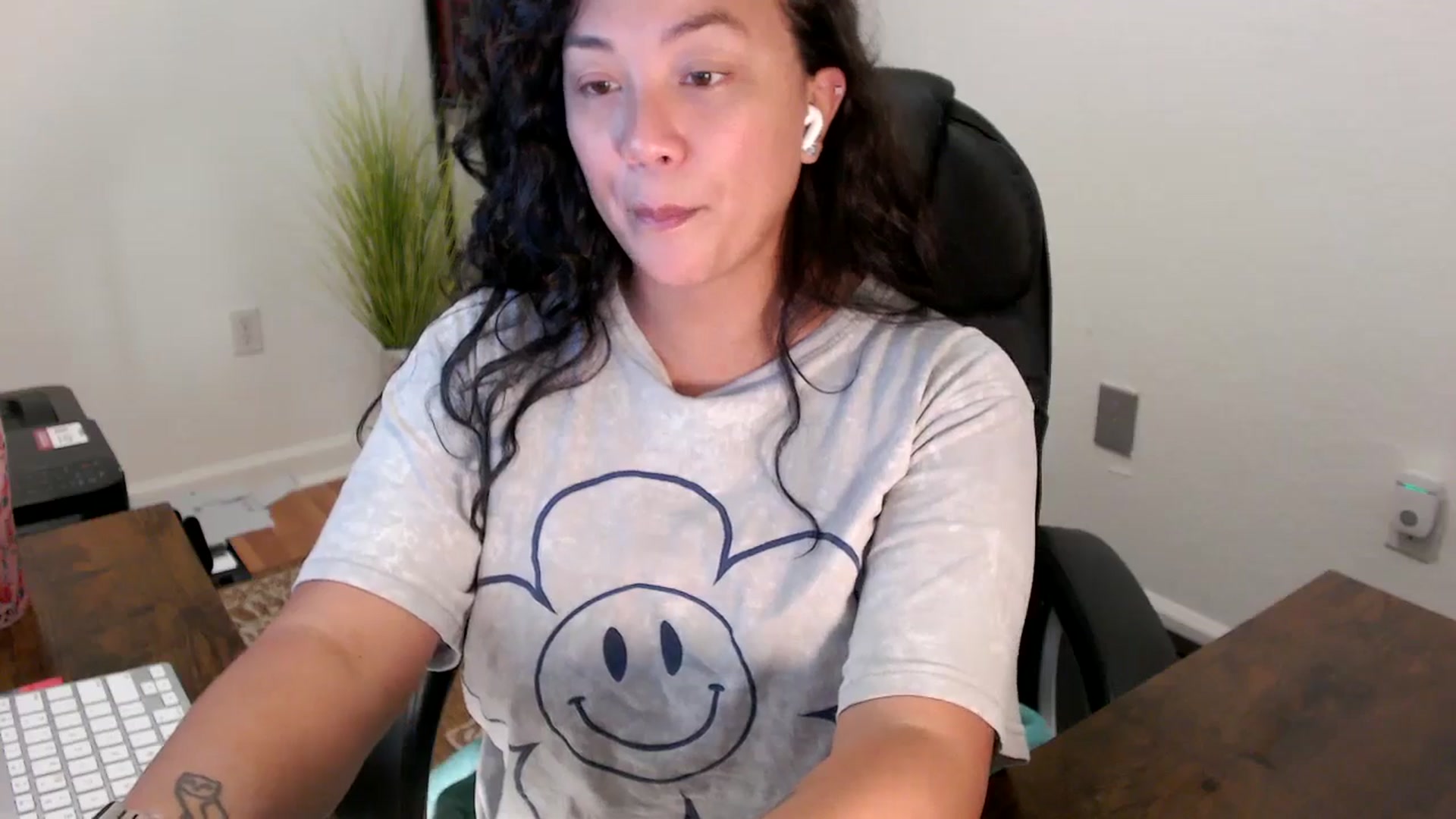 Gallery image thumbnail from MickaylaStar's myfreecams stream on, 08/15/2025, 16:08 image 15 of 20