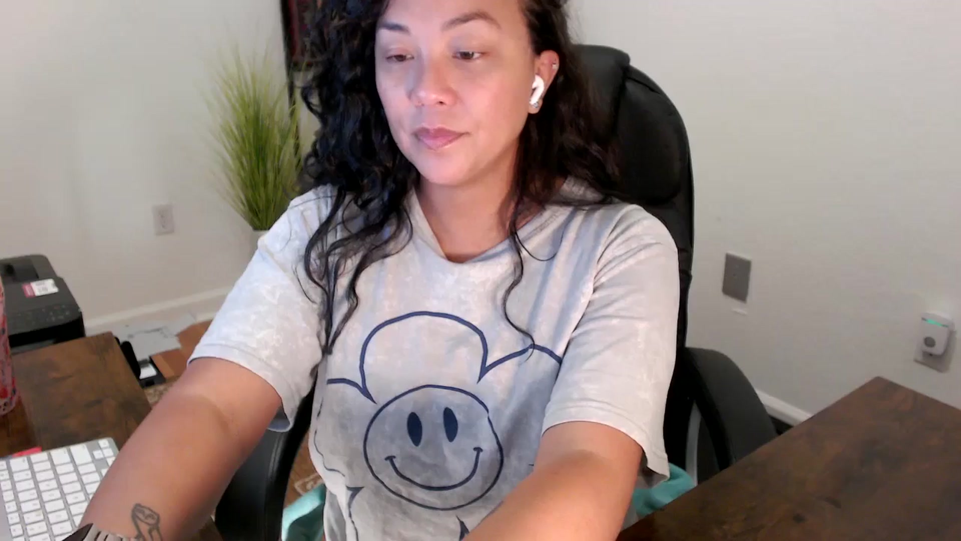 Gallery image thumbnail from MickaylaStar's myfreecams stream on, 08/15/2025, 16:08 image 16 of 20