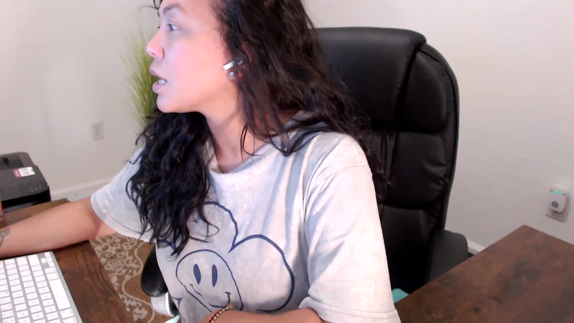 Gallery image thumbnail from MickaylaStar's myfreecams stream on, 08/15/2025, 16:08 image 2 of 20