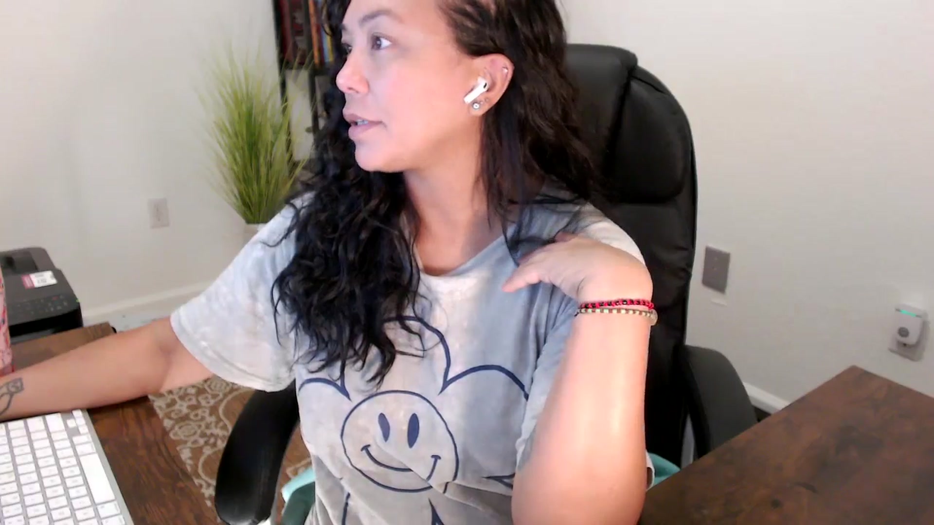Gallery image thumbnail from MickaylaStar's myfreecams stream on, 08/15/2025, 16:08 image 6 of 20