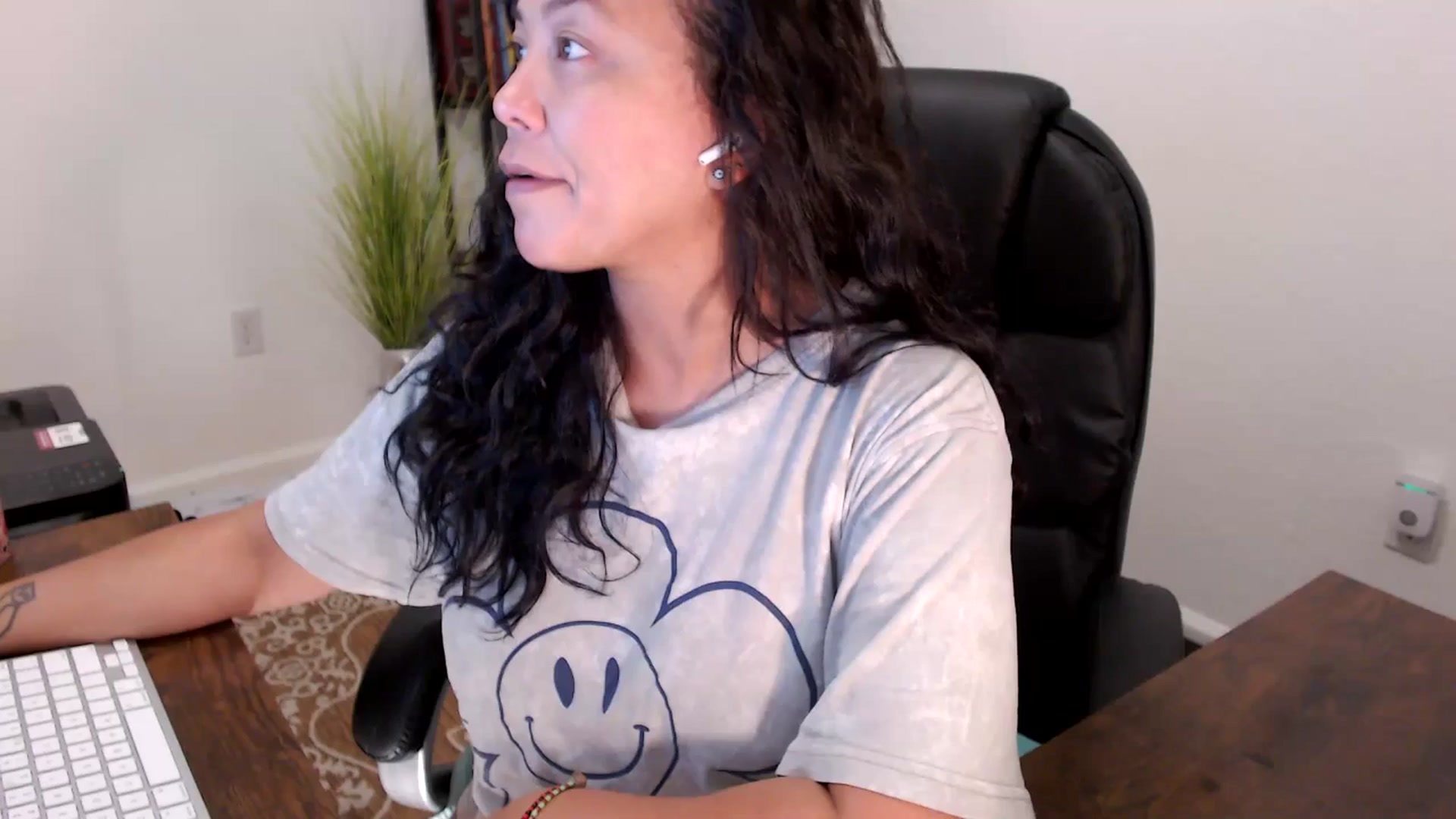 Gallery image thumbnail from MickaylaStar's myfreecams stream on, 08/15/2025, 16:08 image 1 of 20