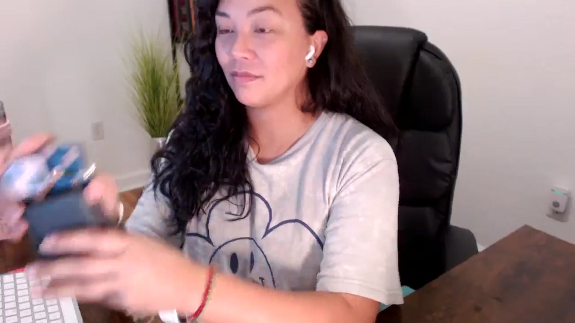 Gallery image thumbnail from MickaylaStar's myfreecams stream on, 08/15/2025, 16:37 image 11 of 20