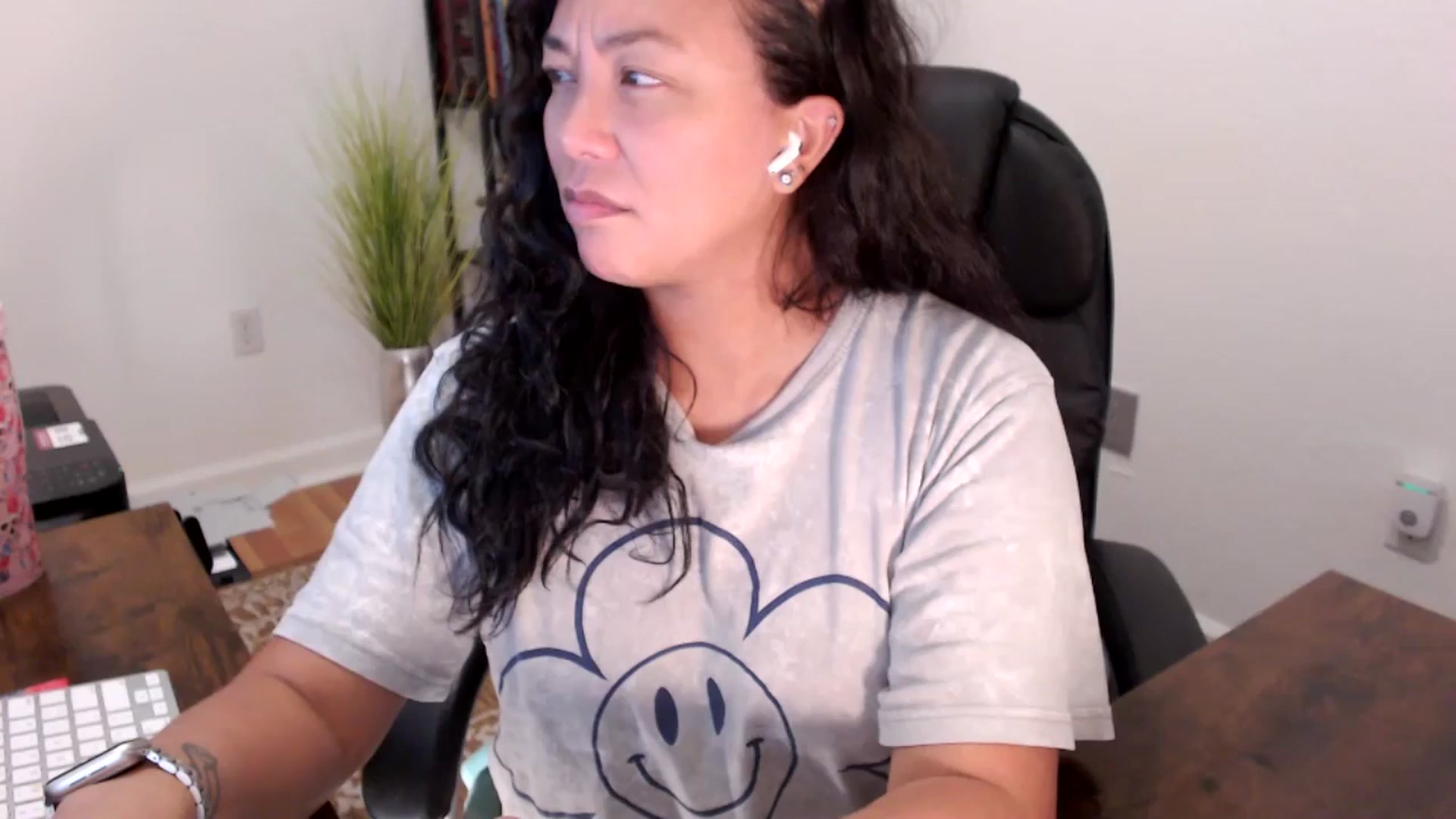Gallery image thumbnail from MickaylaStar's myfreecams stream on, 08/15/2025, 16:37 image 14 of 20