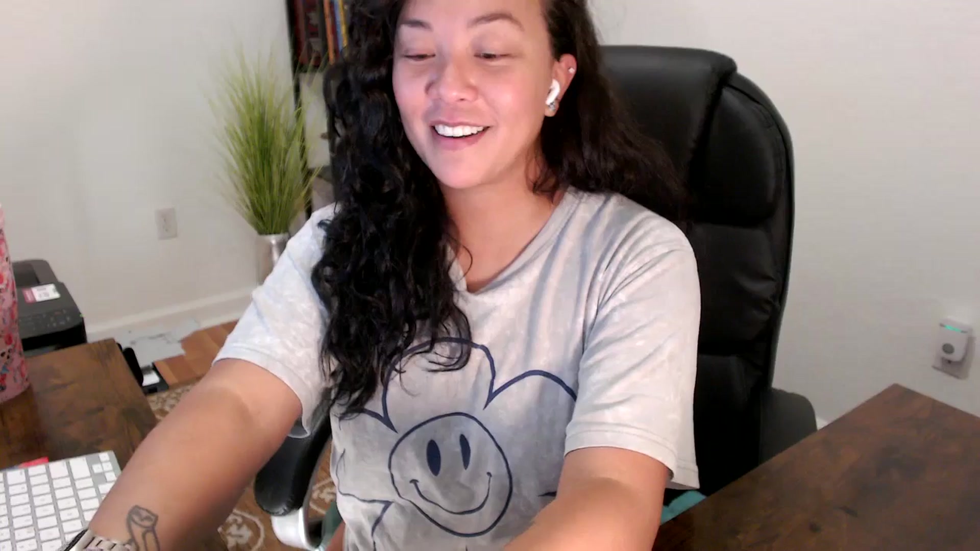 Gallery image thumbnail from MickaylaStar's myfreecams stream on, 08/15/2025, 16:37 image 18 of 20