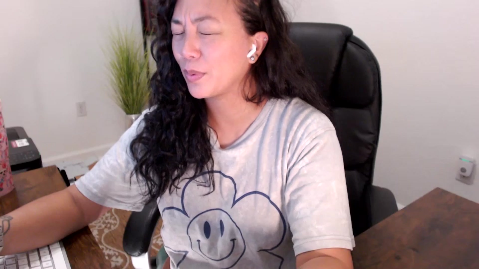 Gallery image thumbnail from MickaylaStar's myfreecams stream on, 08/15/2025, 16:37 image 15 of 20